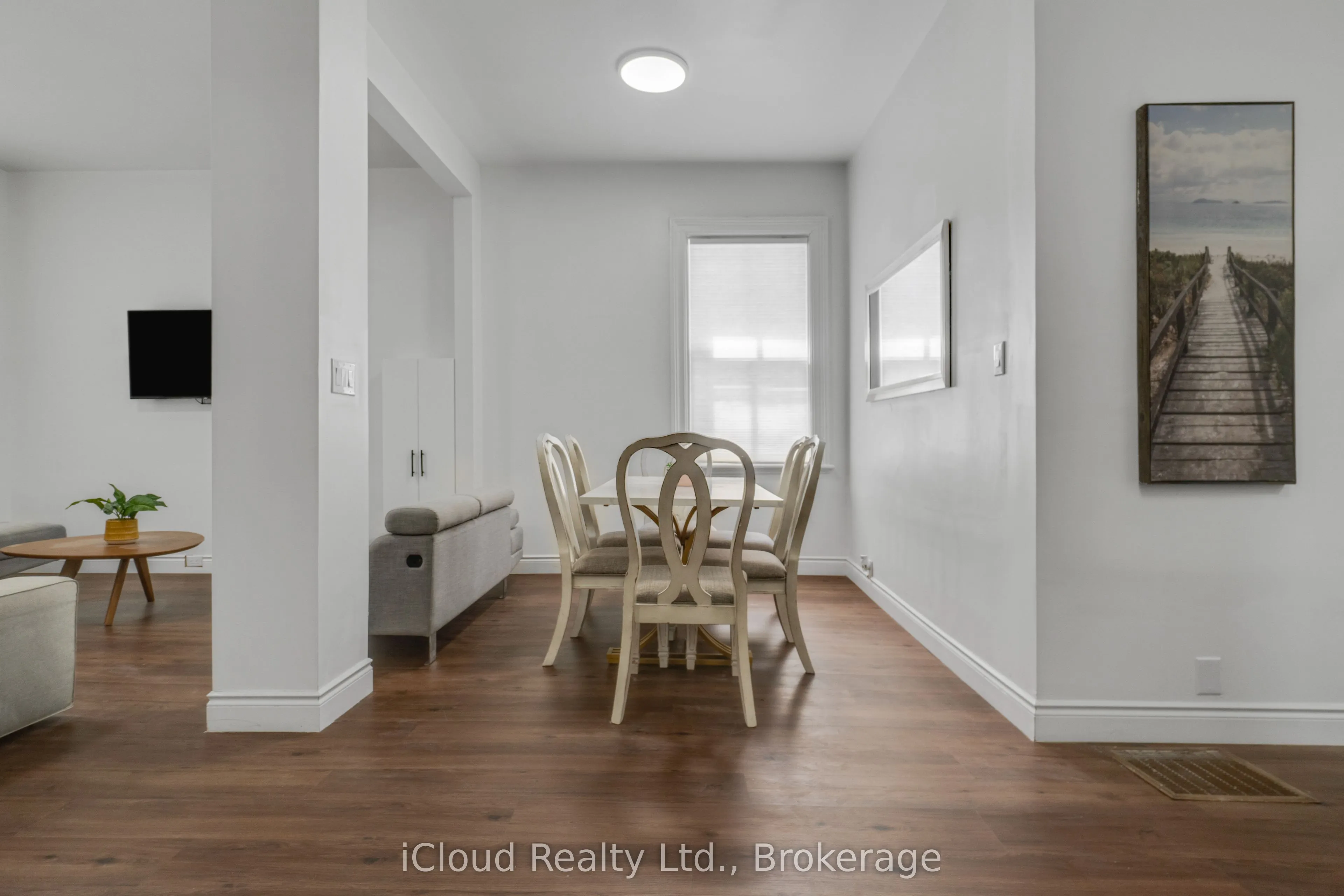 368 Simcoe Street