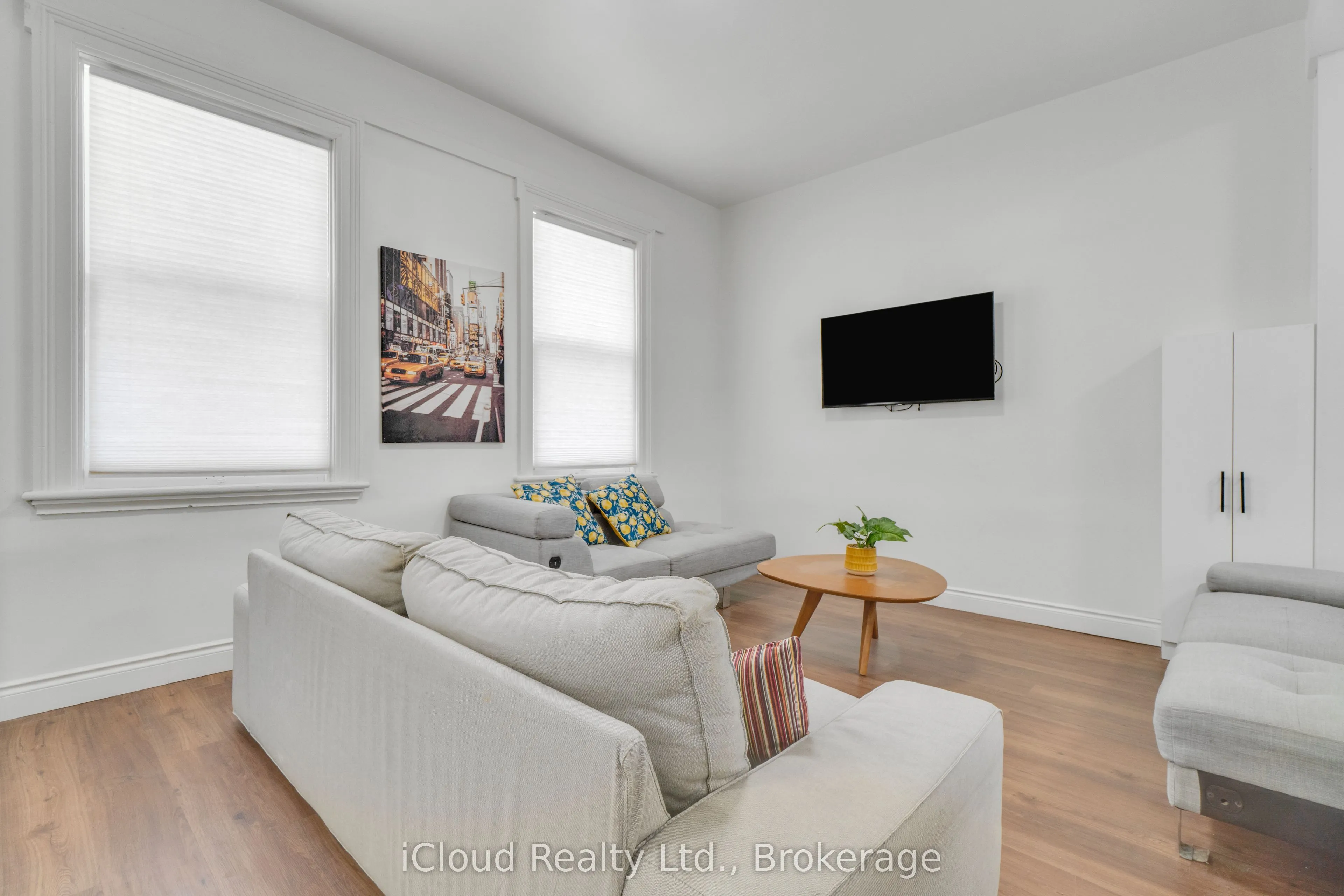 368 Simcoe Street