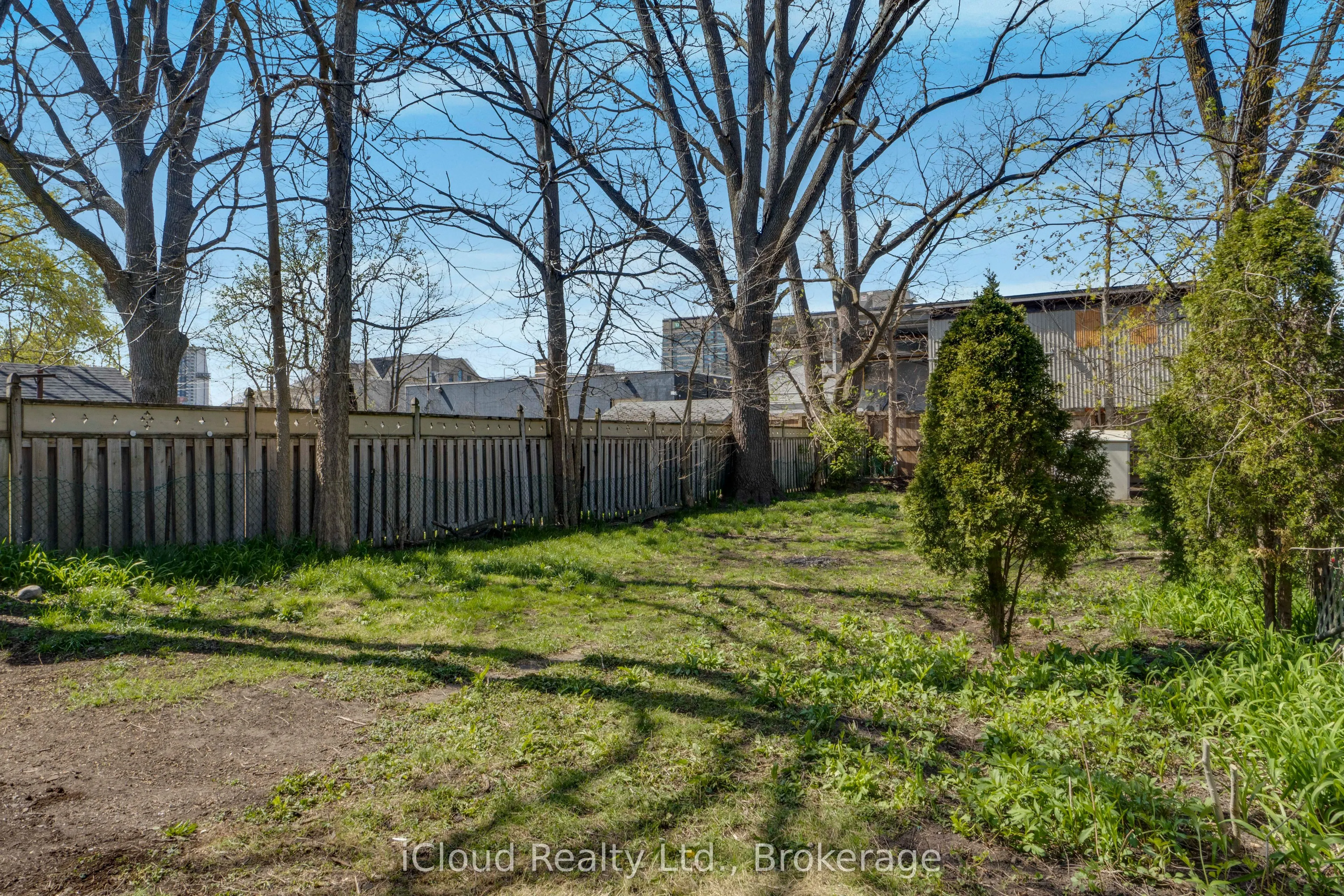 368 Simcoe Street