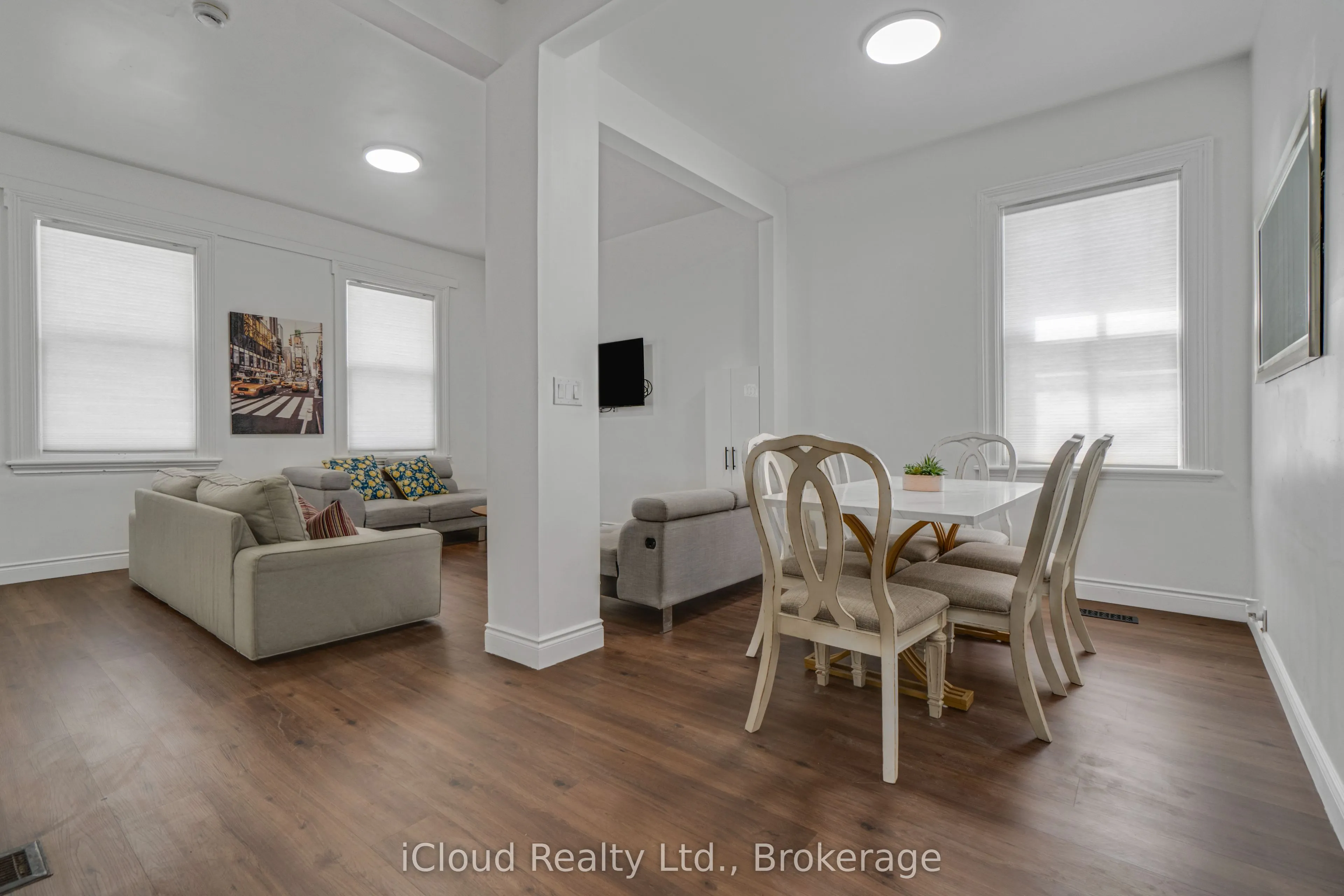 368 Simcoe Street