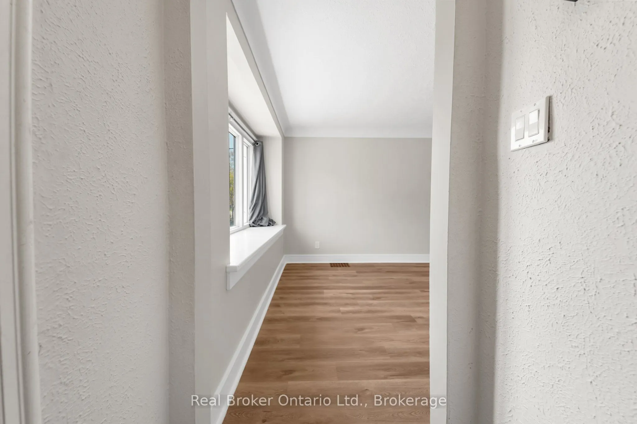 223 BOND Street N, #UPPER