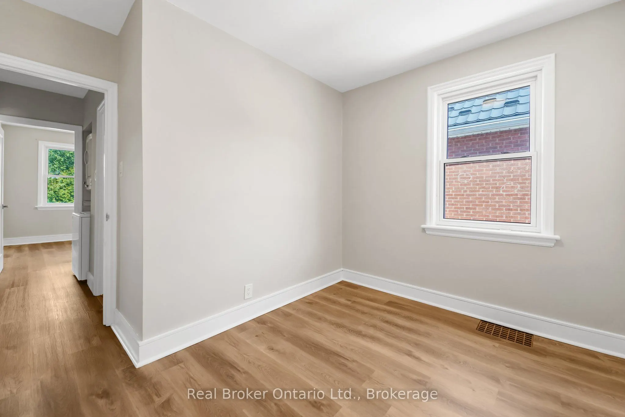 223 BOND Street N, #UPPER
