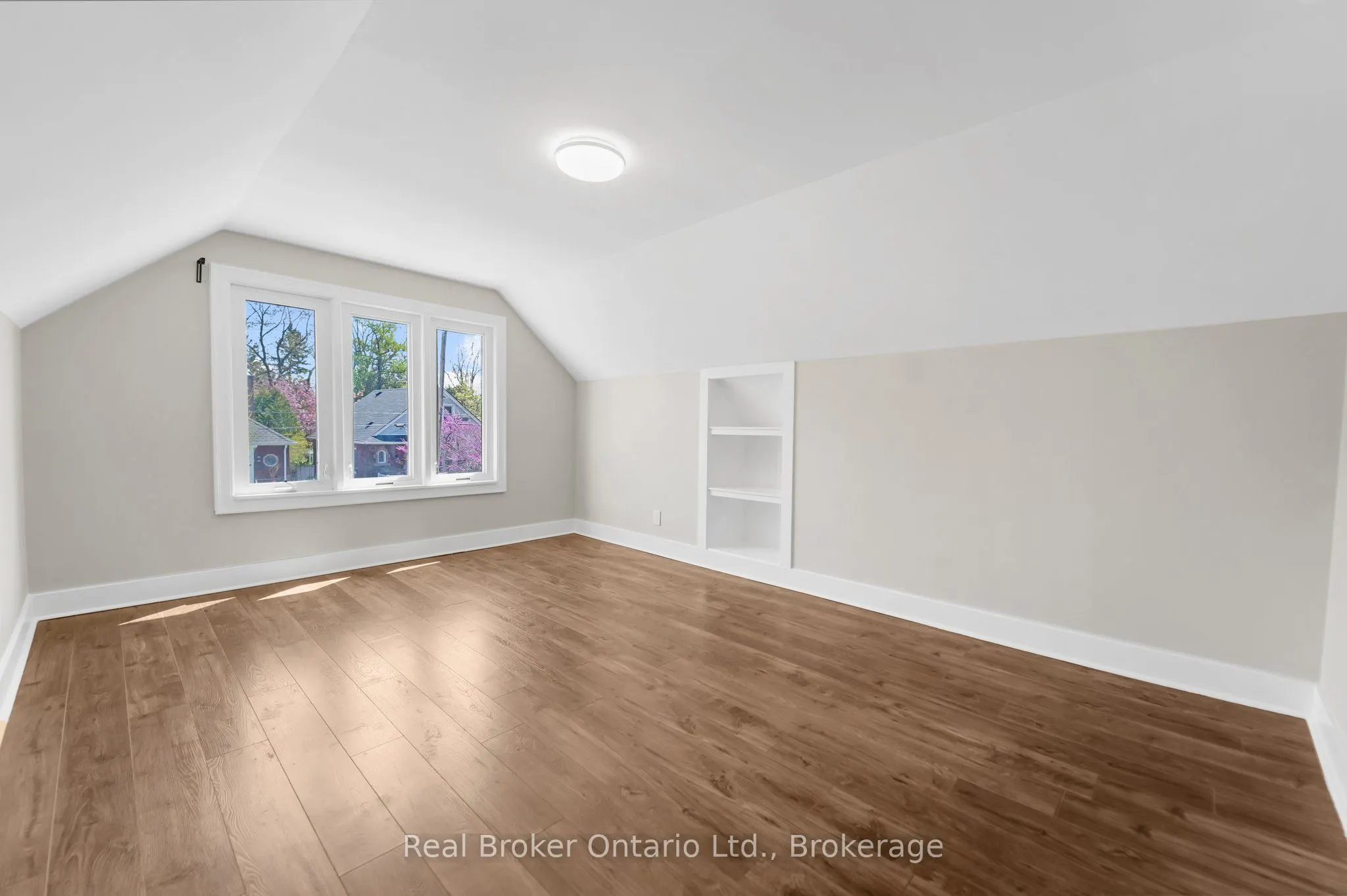 223 BOND Street N, #UPPER