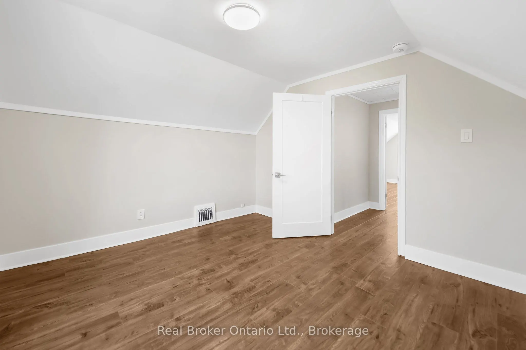 223 BOND Street N, #UPPER