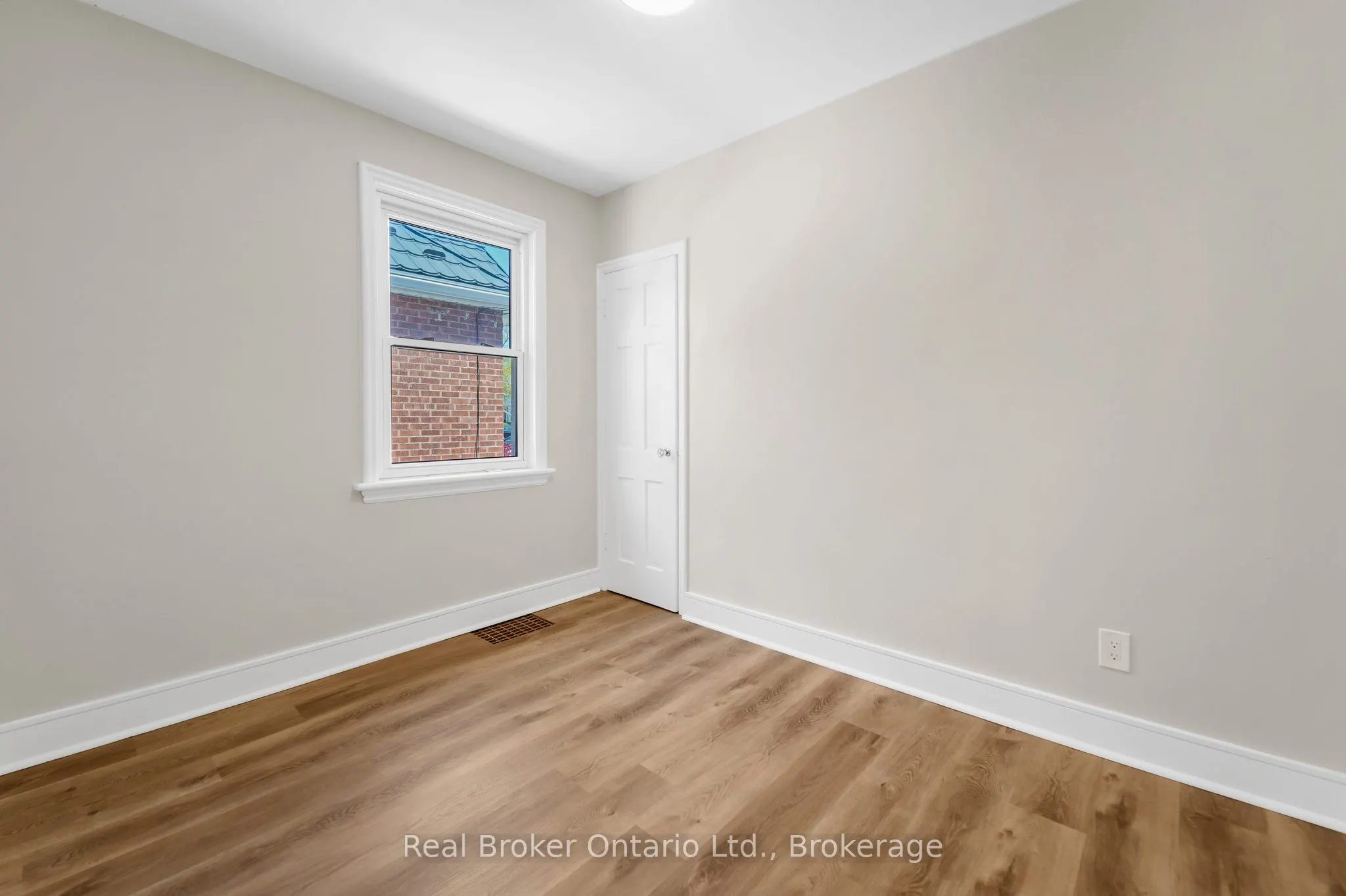 223 BOND Street N, #UPPER