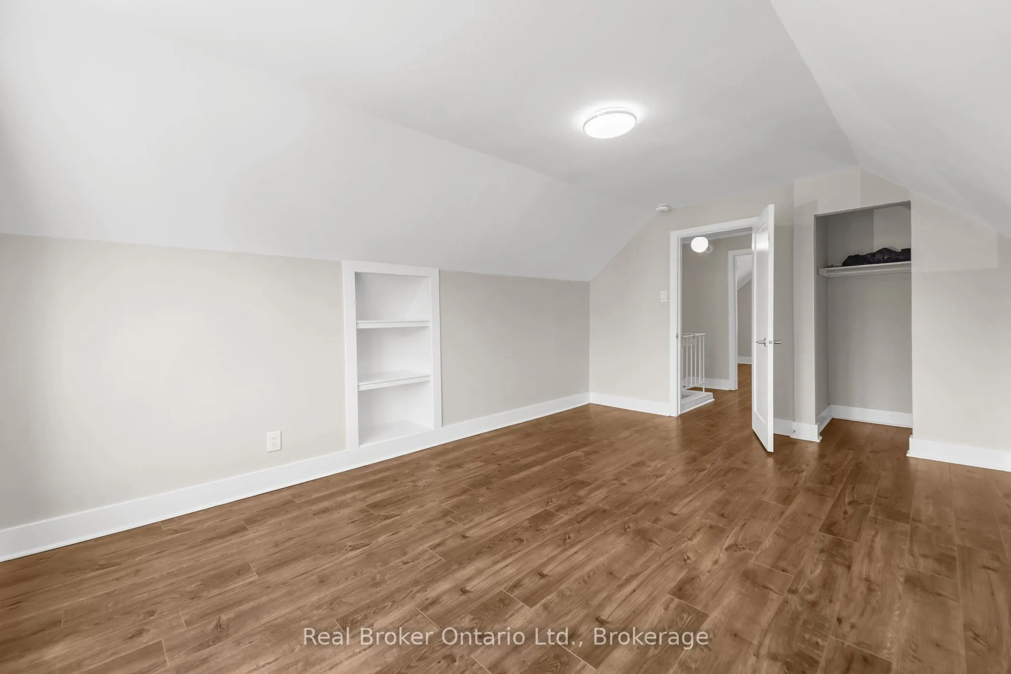 223 BOND Street N, #UPPER