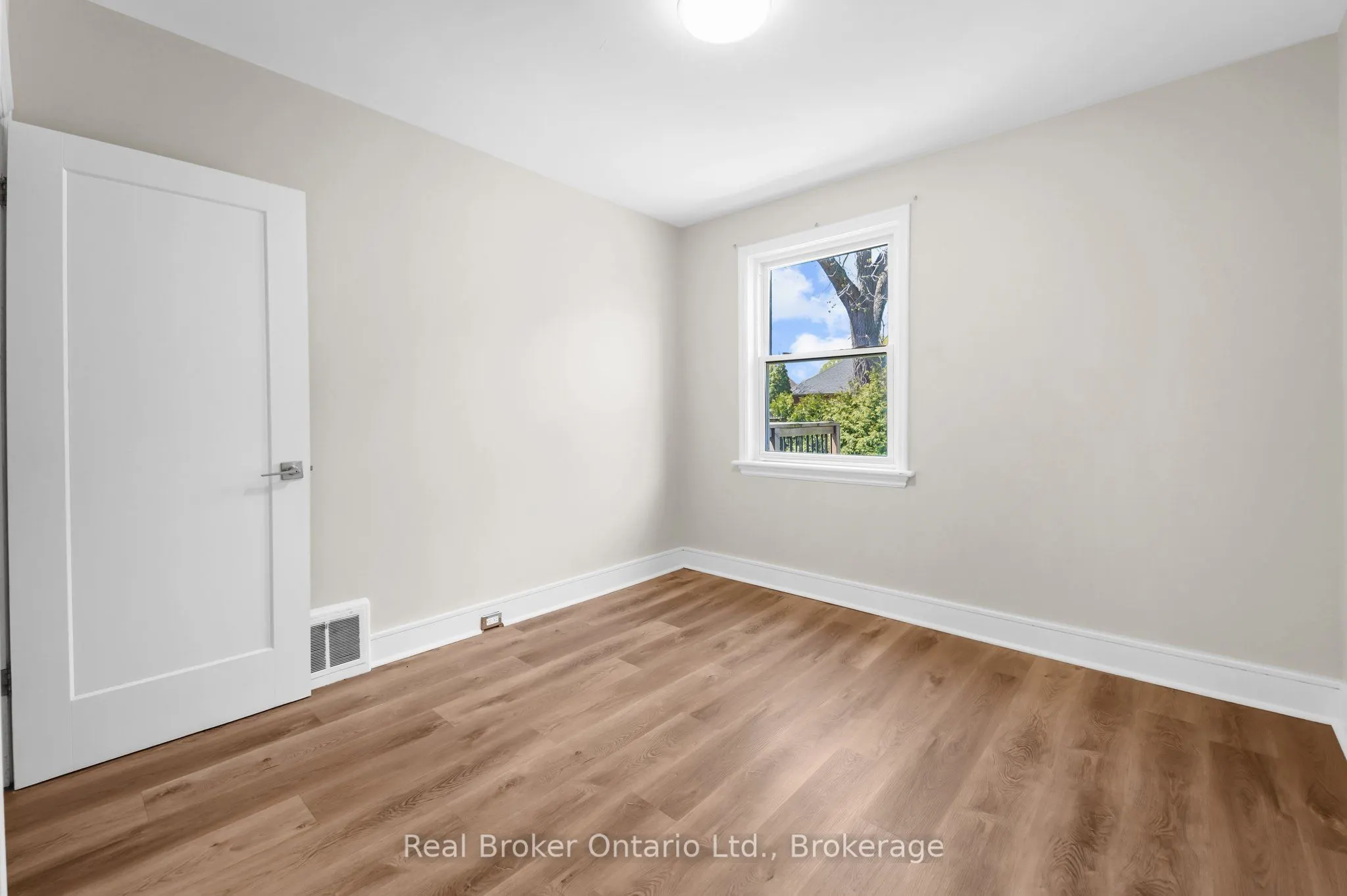 223 BOND Street N, #UPPER