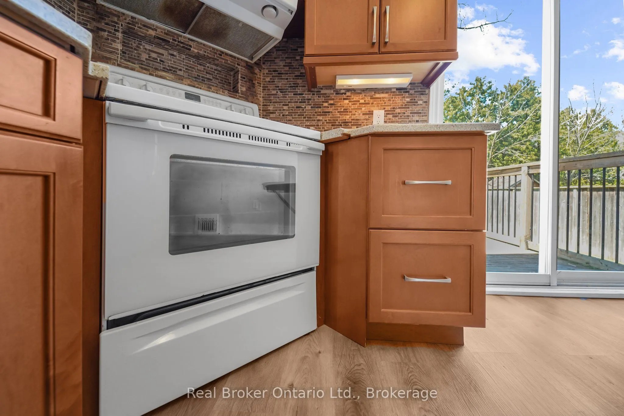 223 BOND Street N, #UPPER