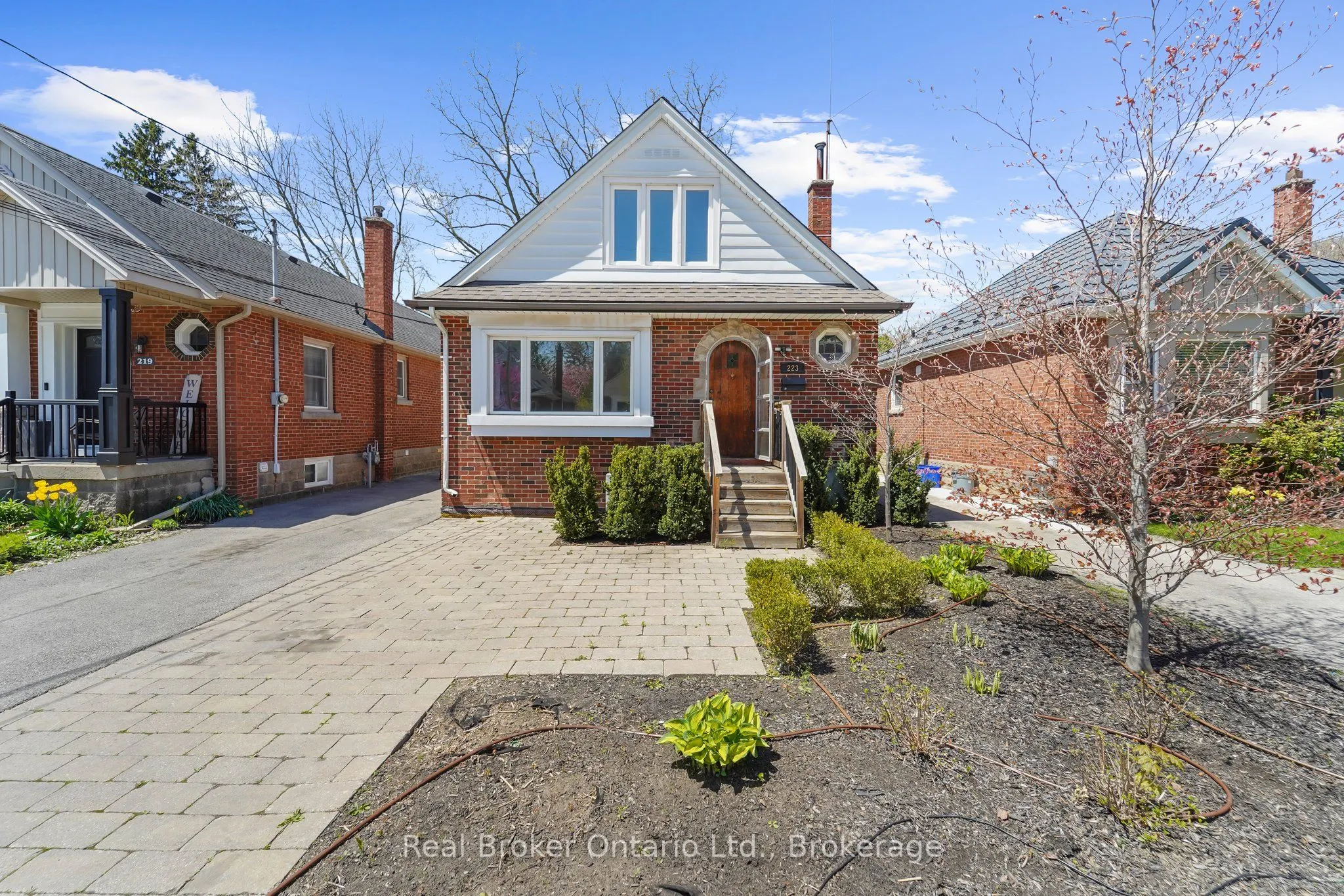 223 BOND Street N, #UPPER