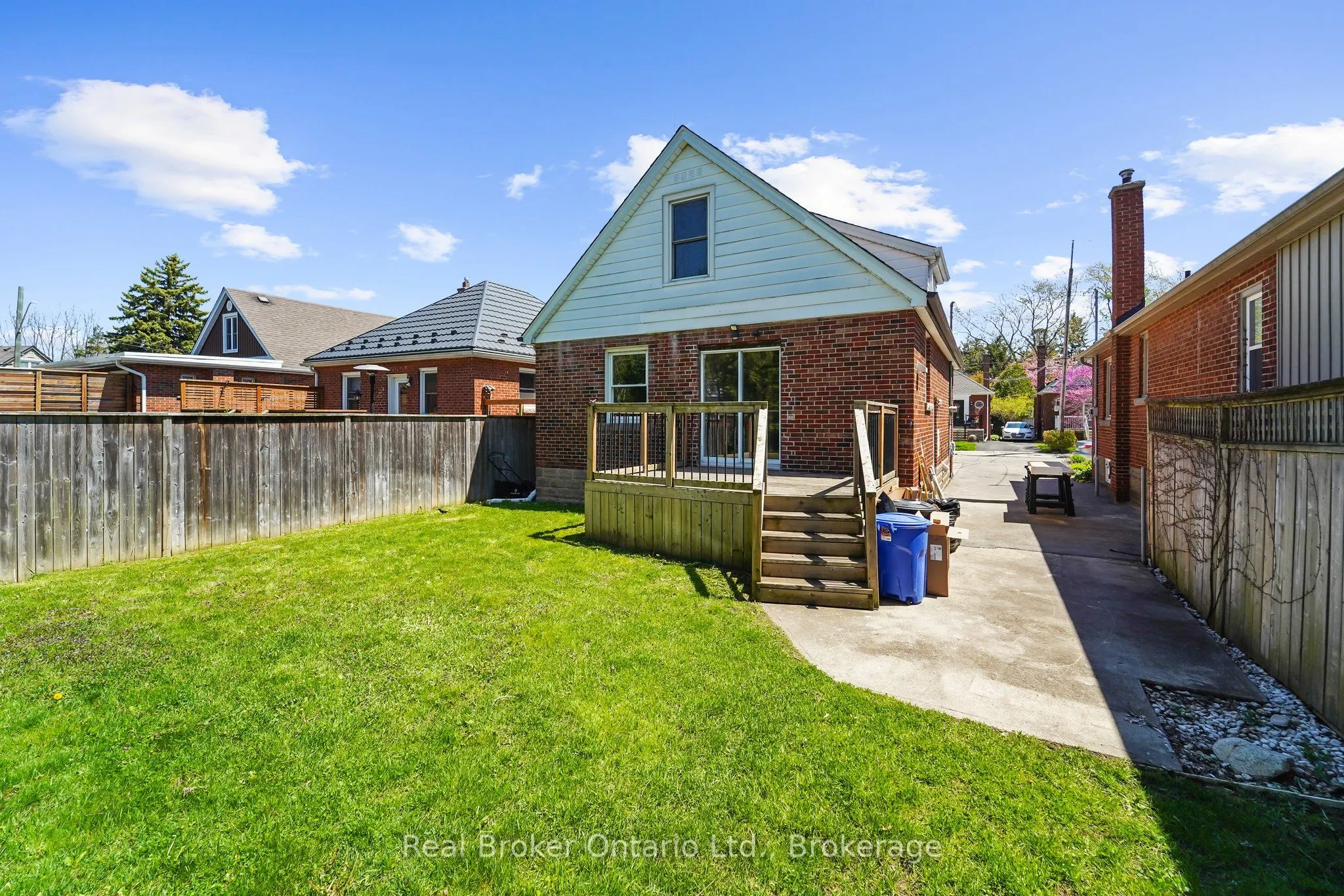 223 BOND Street N, #UPPER