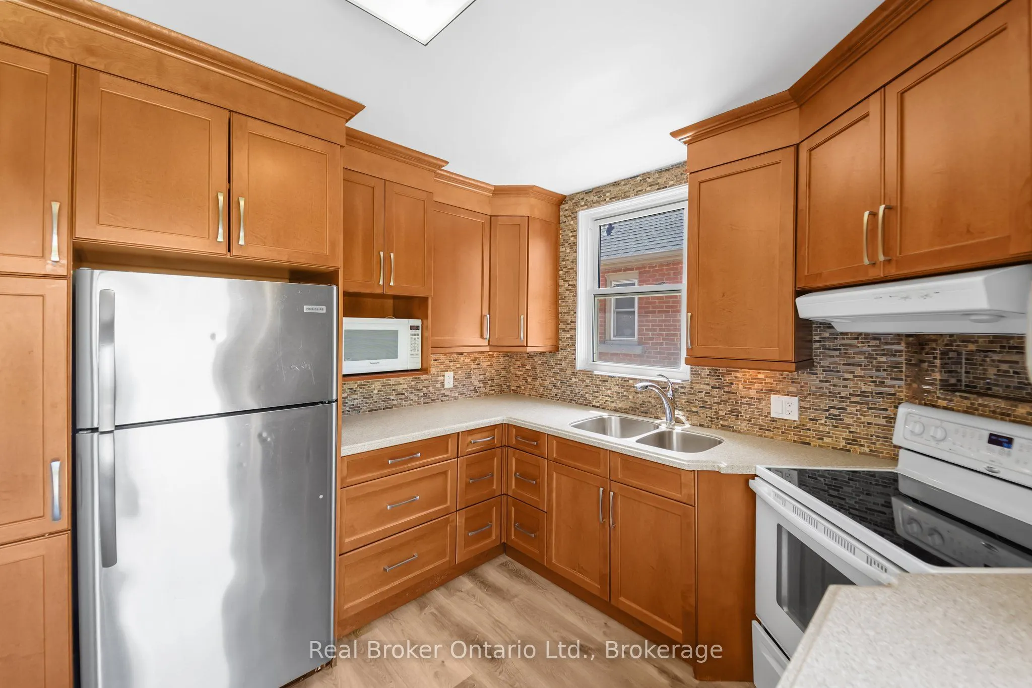 223 BOND Street N, #UPPER