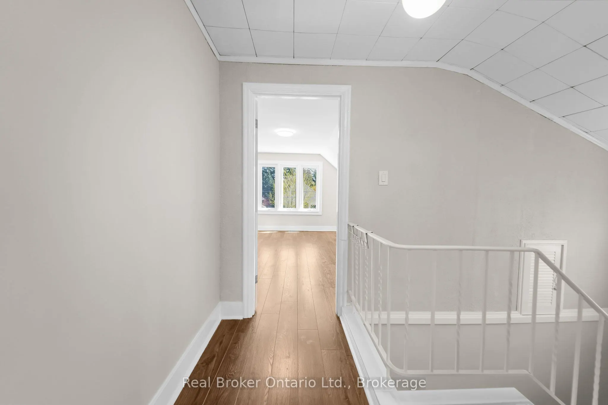 223 BOND Street N, #UPPER