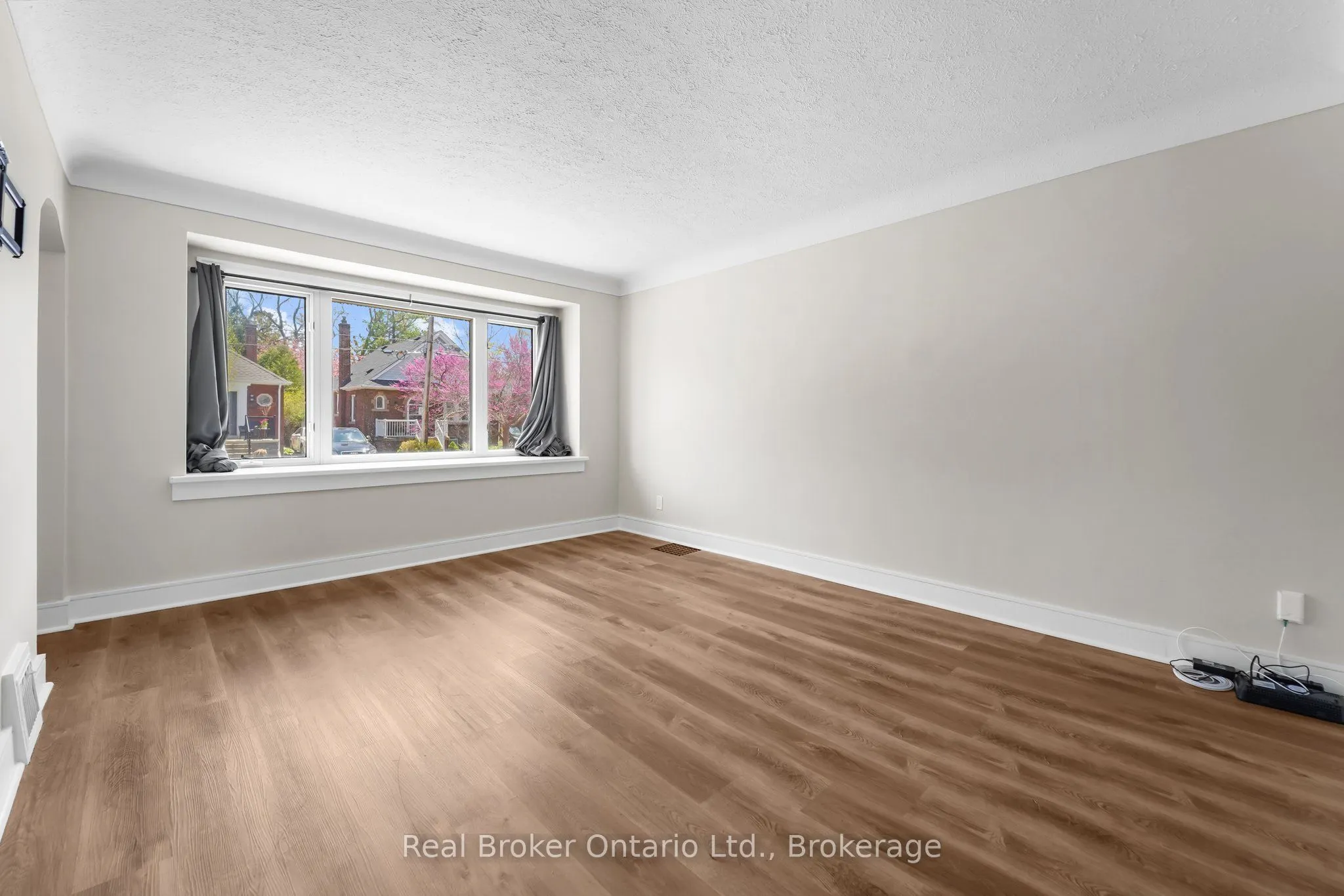223 BOND Street N, #UPPER