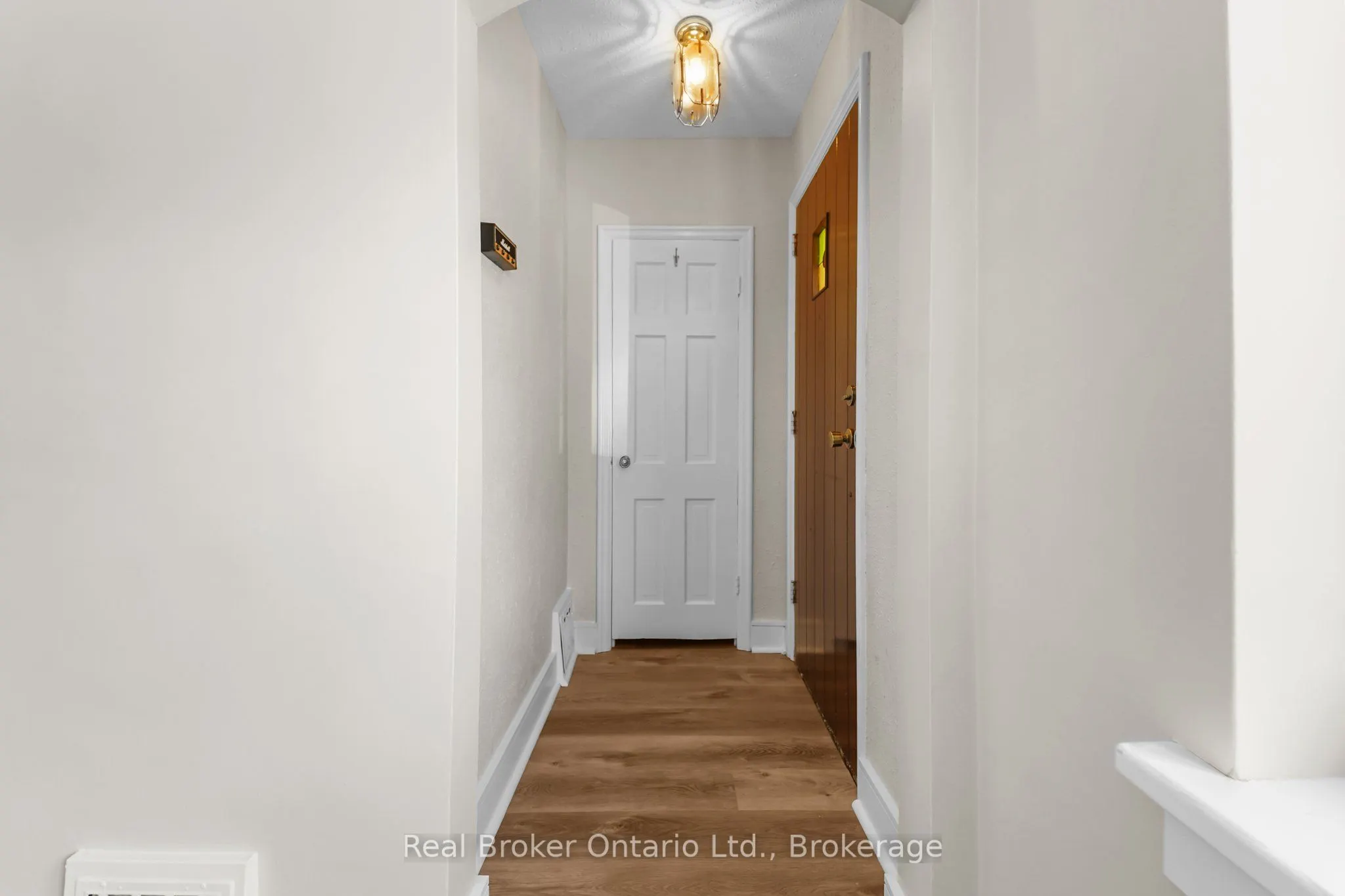 223 BOND Street N, #UPPER
