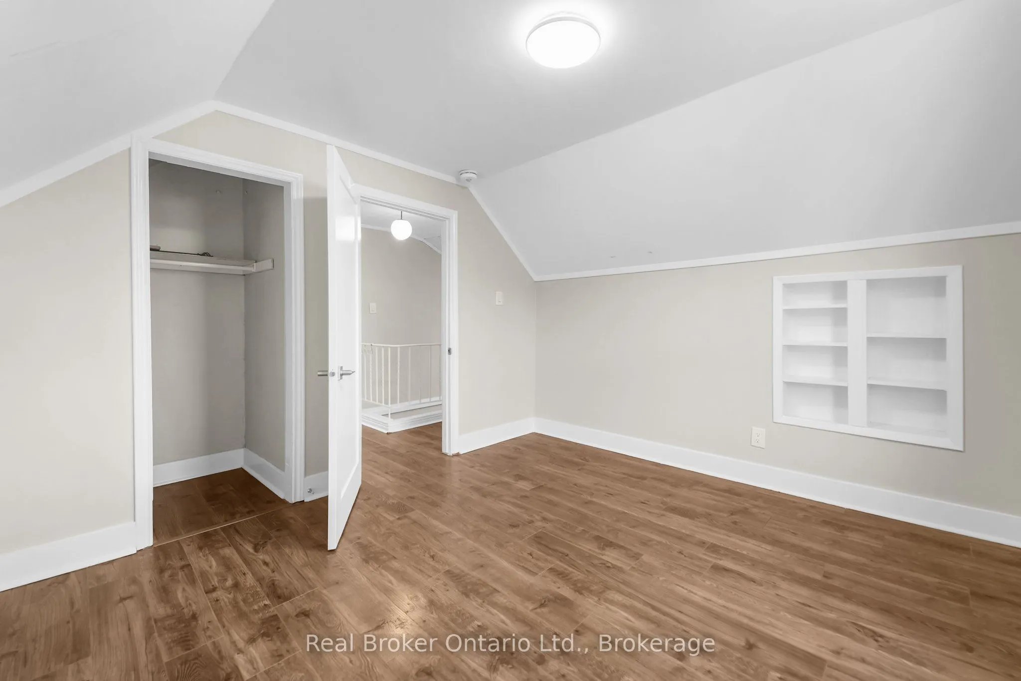 223 BOND Street N, #UPPER