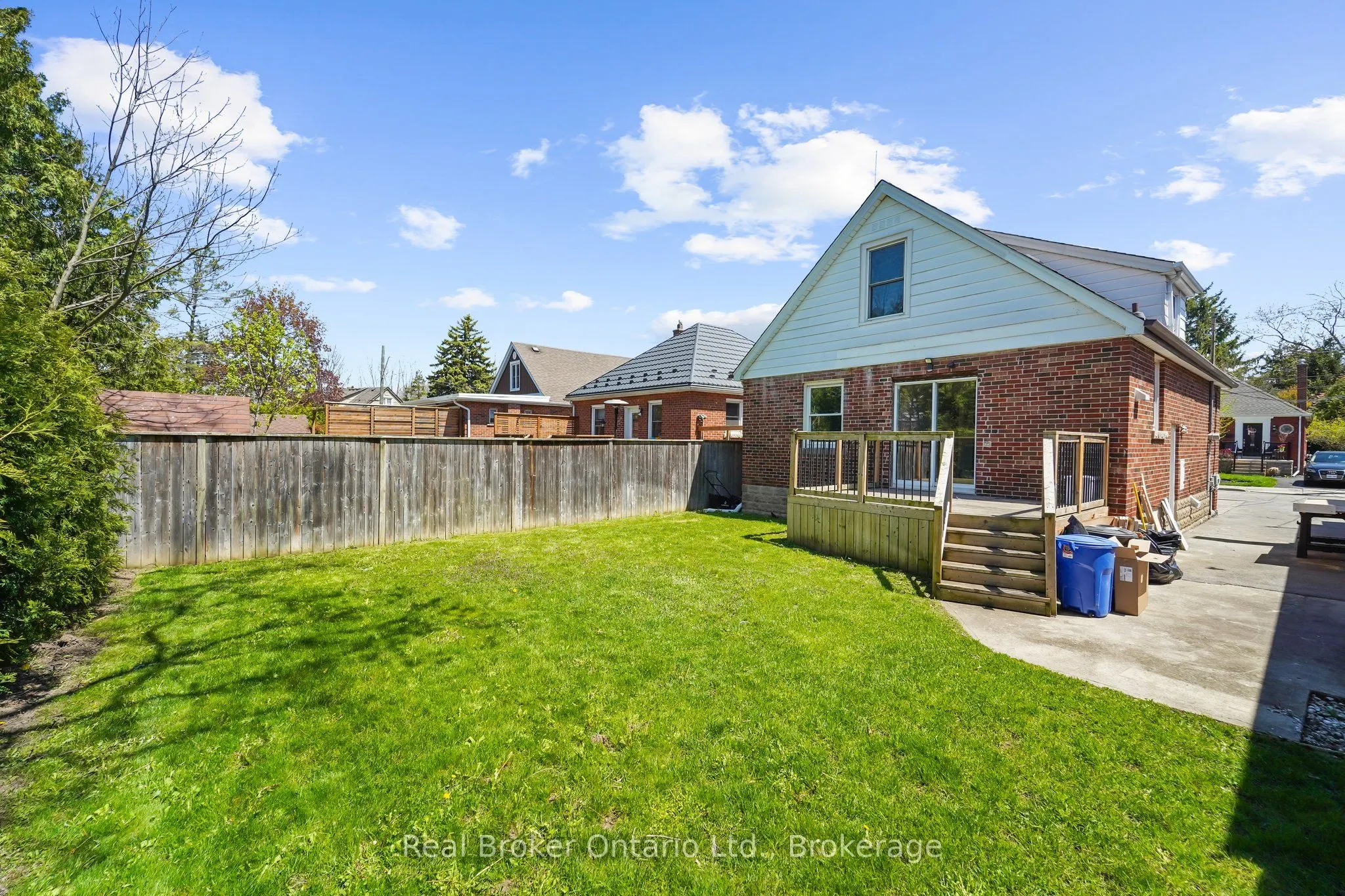 223 BOND Street N, #UPPER