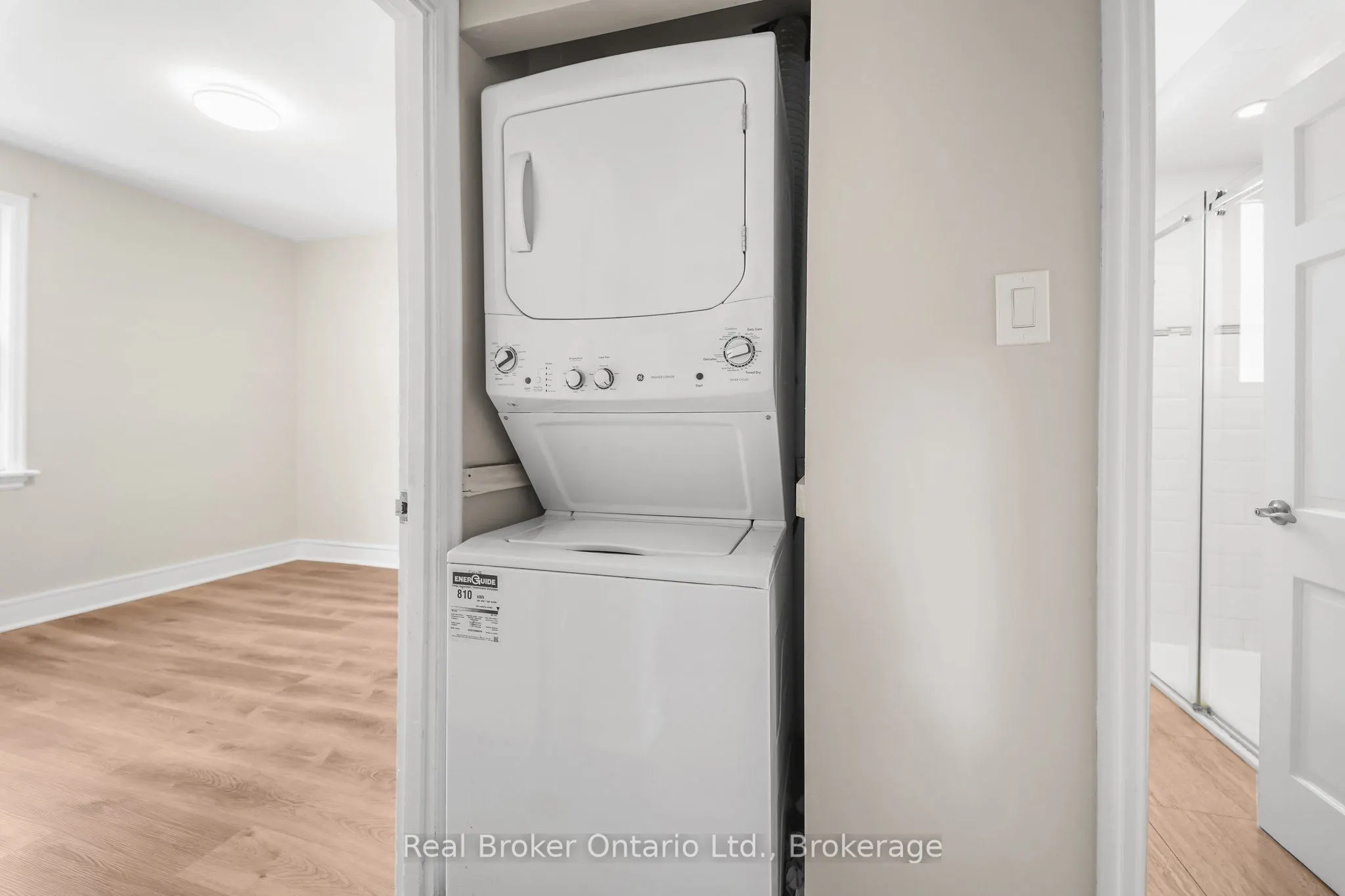 223 BOND Street N, #UPPER