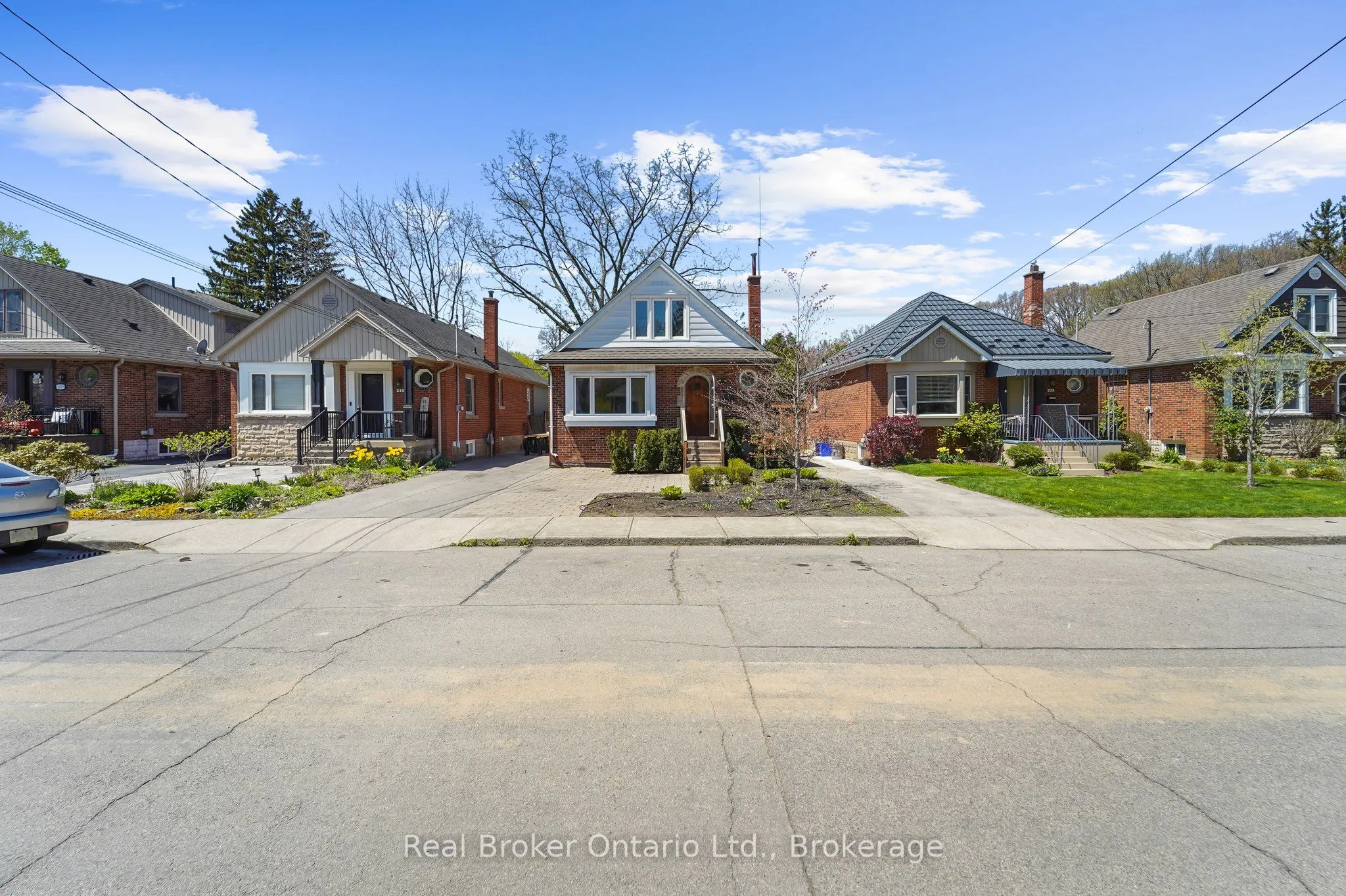 223 BOND Street N, #UPPER