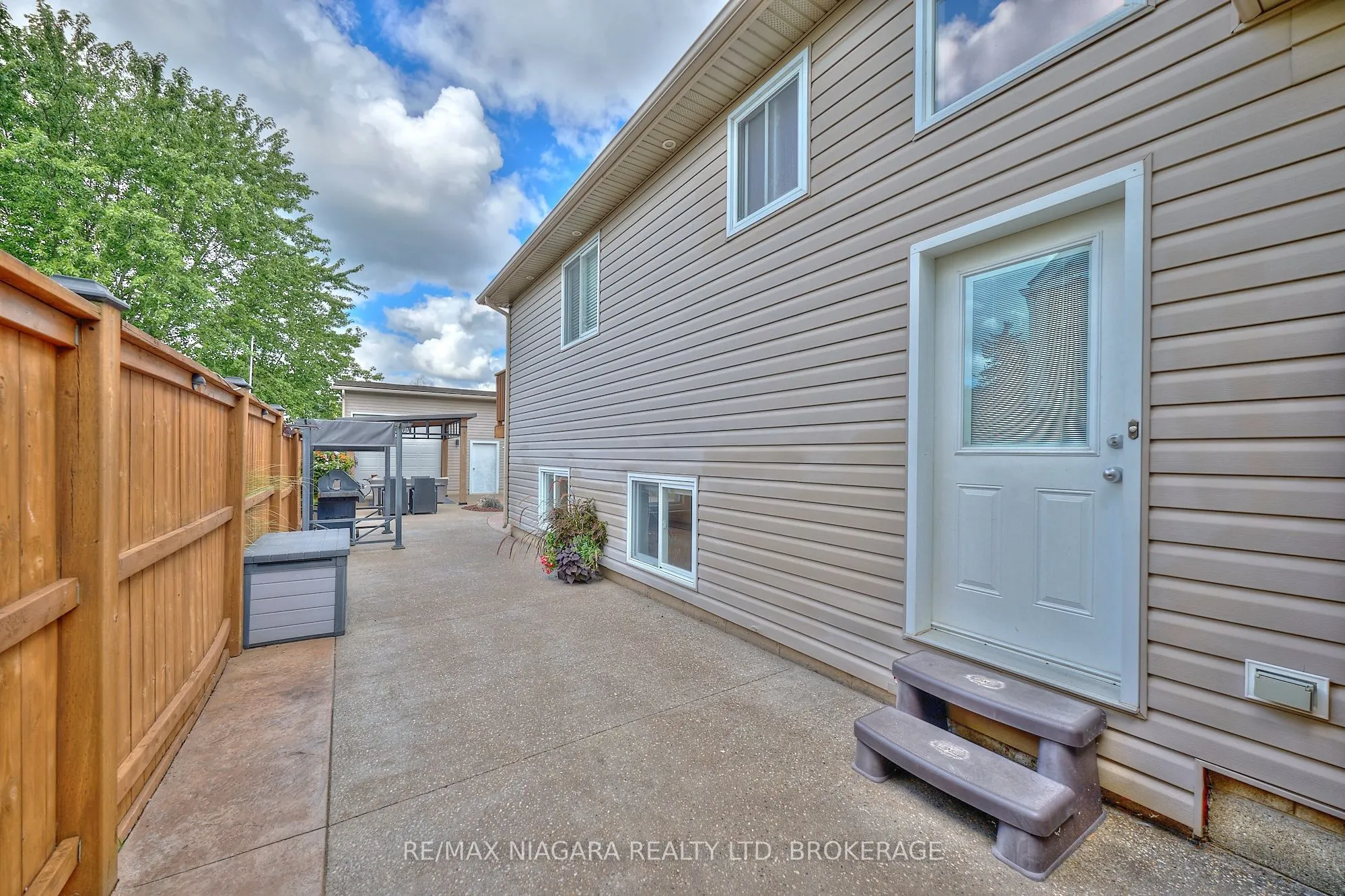 9 Keele Street