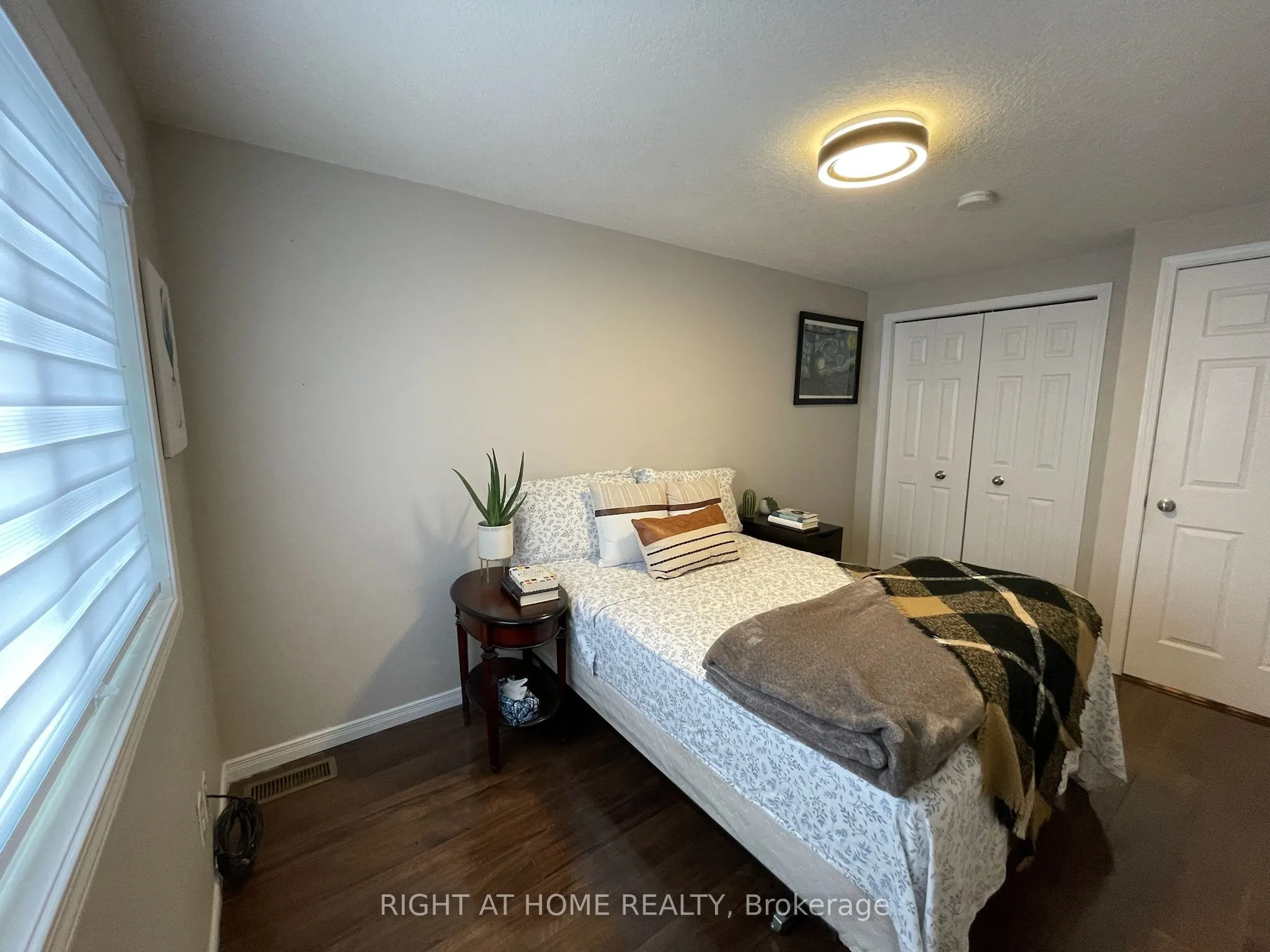 222 Featherstone Crescent