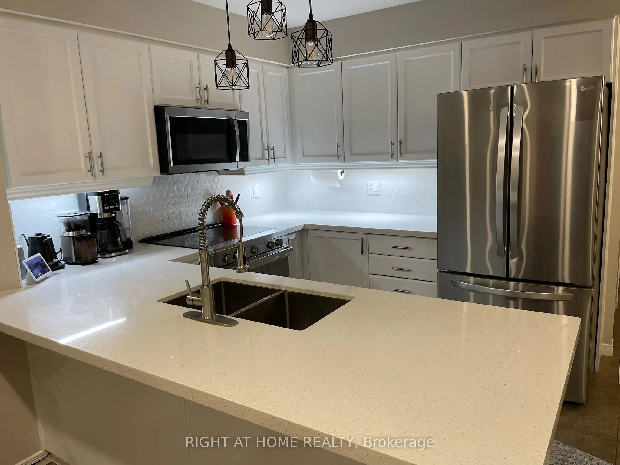 222 Featherstone Crescent