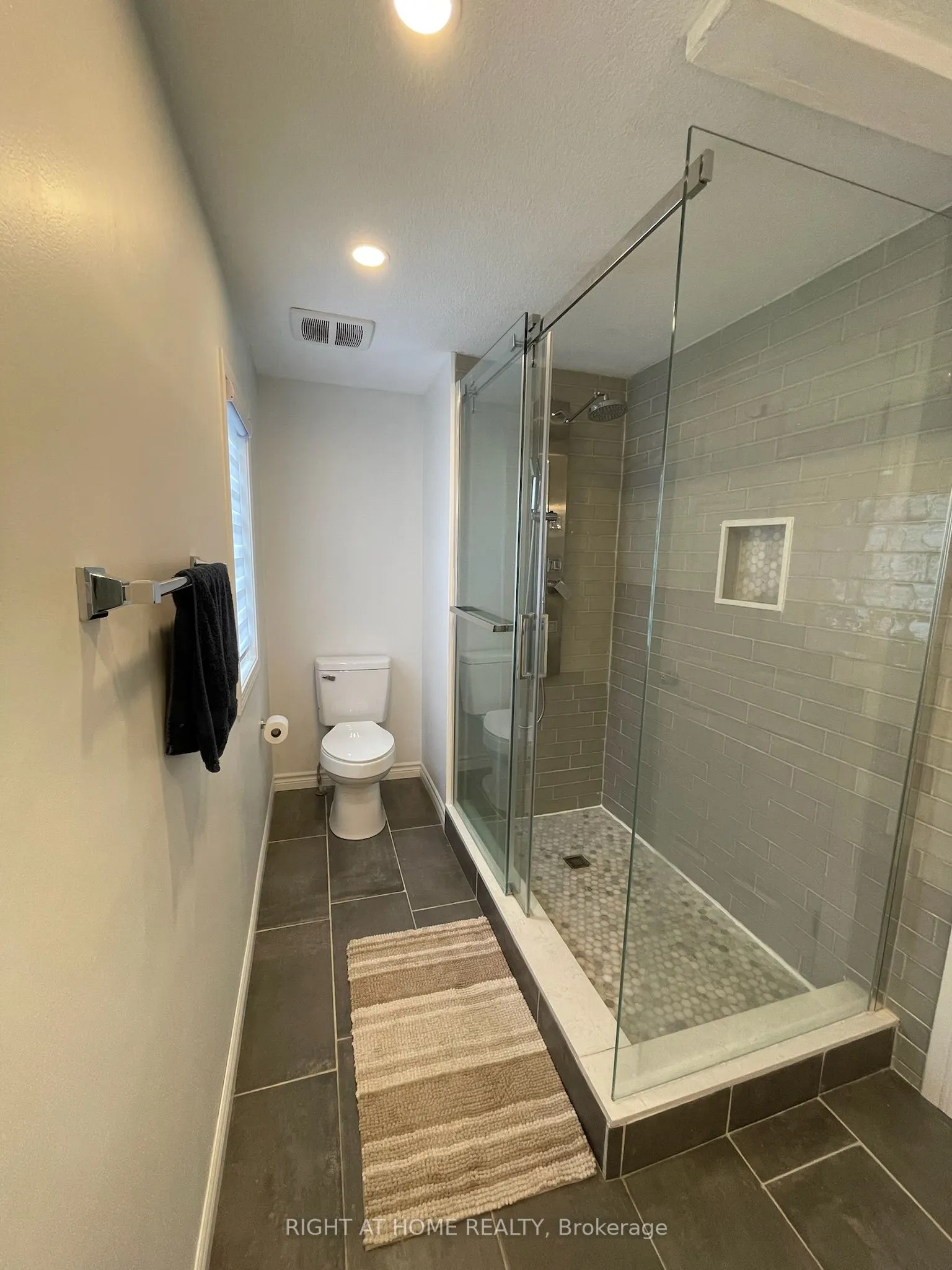 222 Featherstone Crescent
