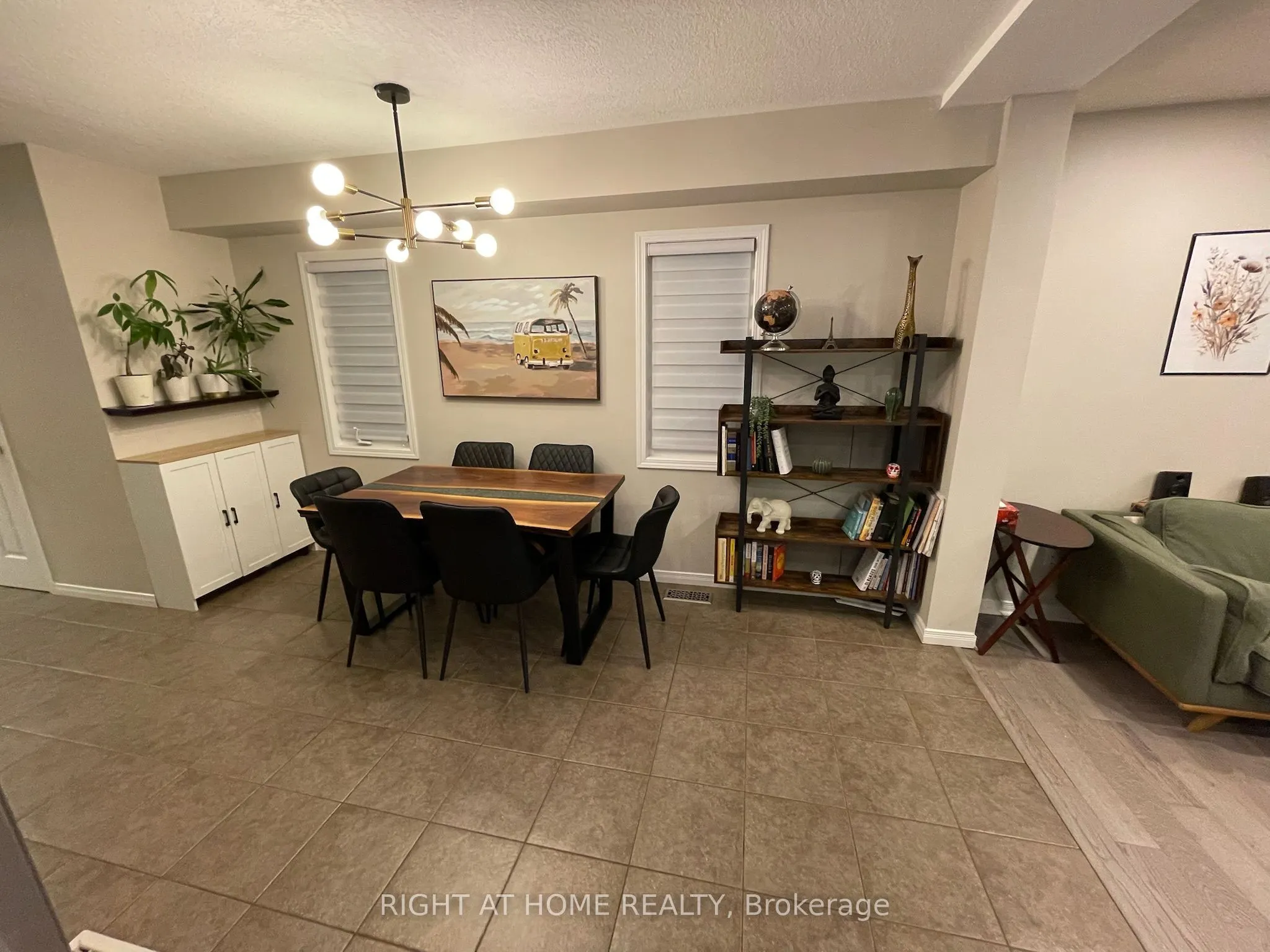 222 Featherstone Crescent