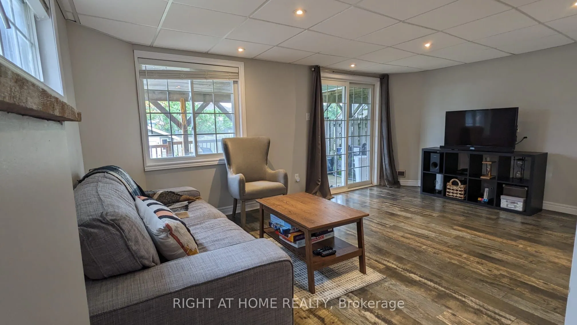222 Featherstone Crescent