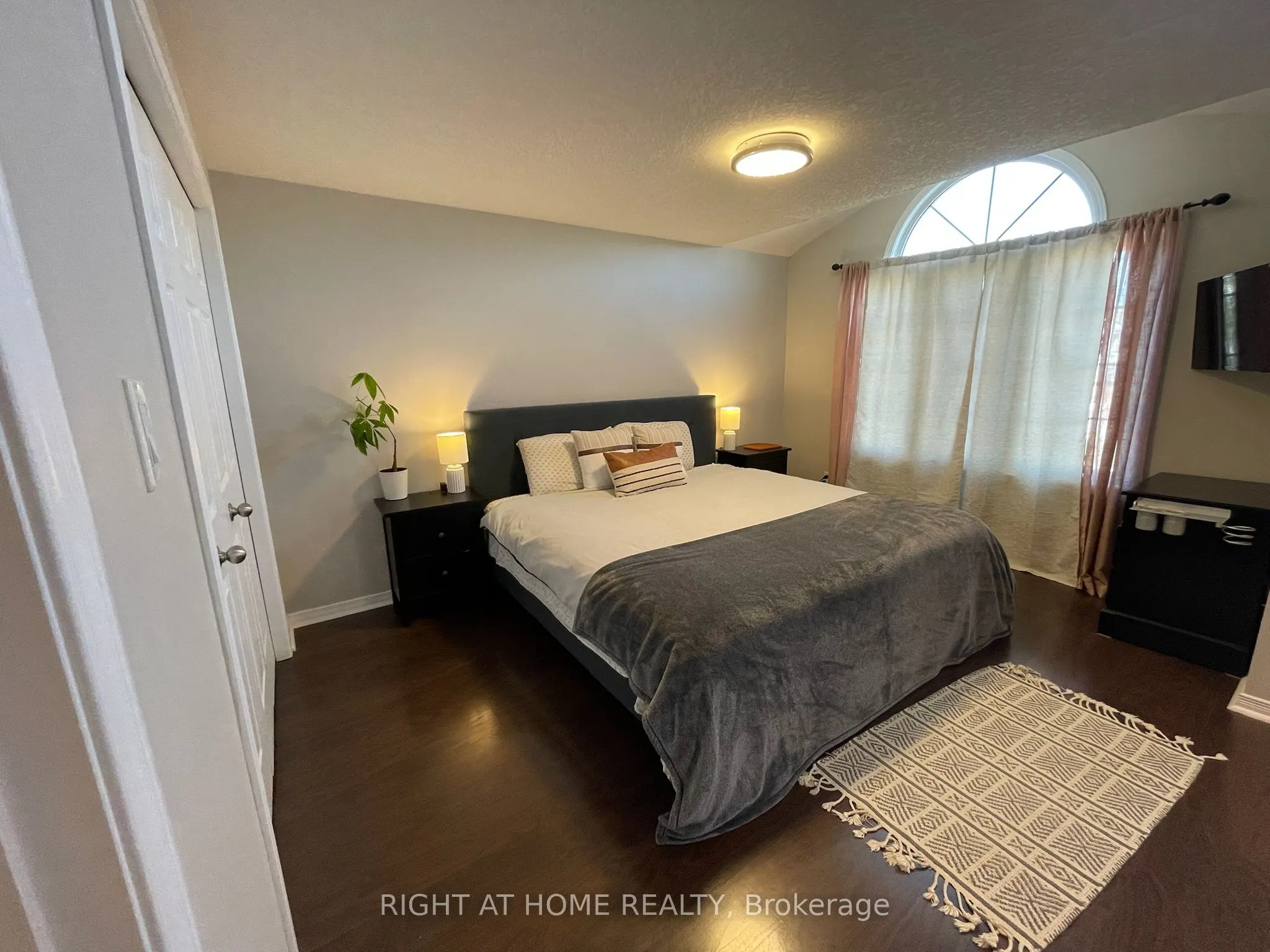 222 Featherstone Crescent
