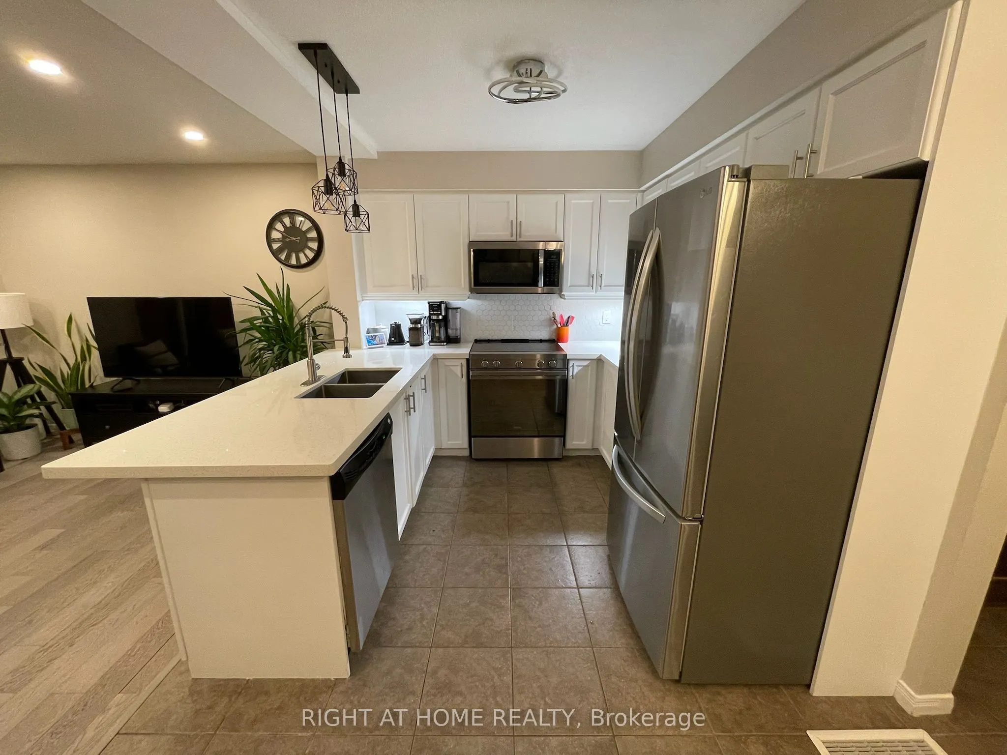 222 Featherstone Crescent