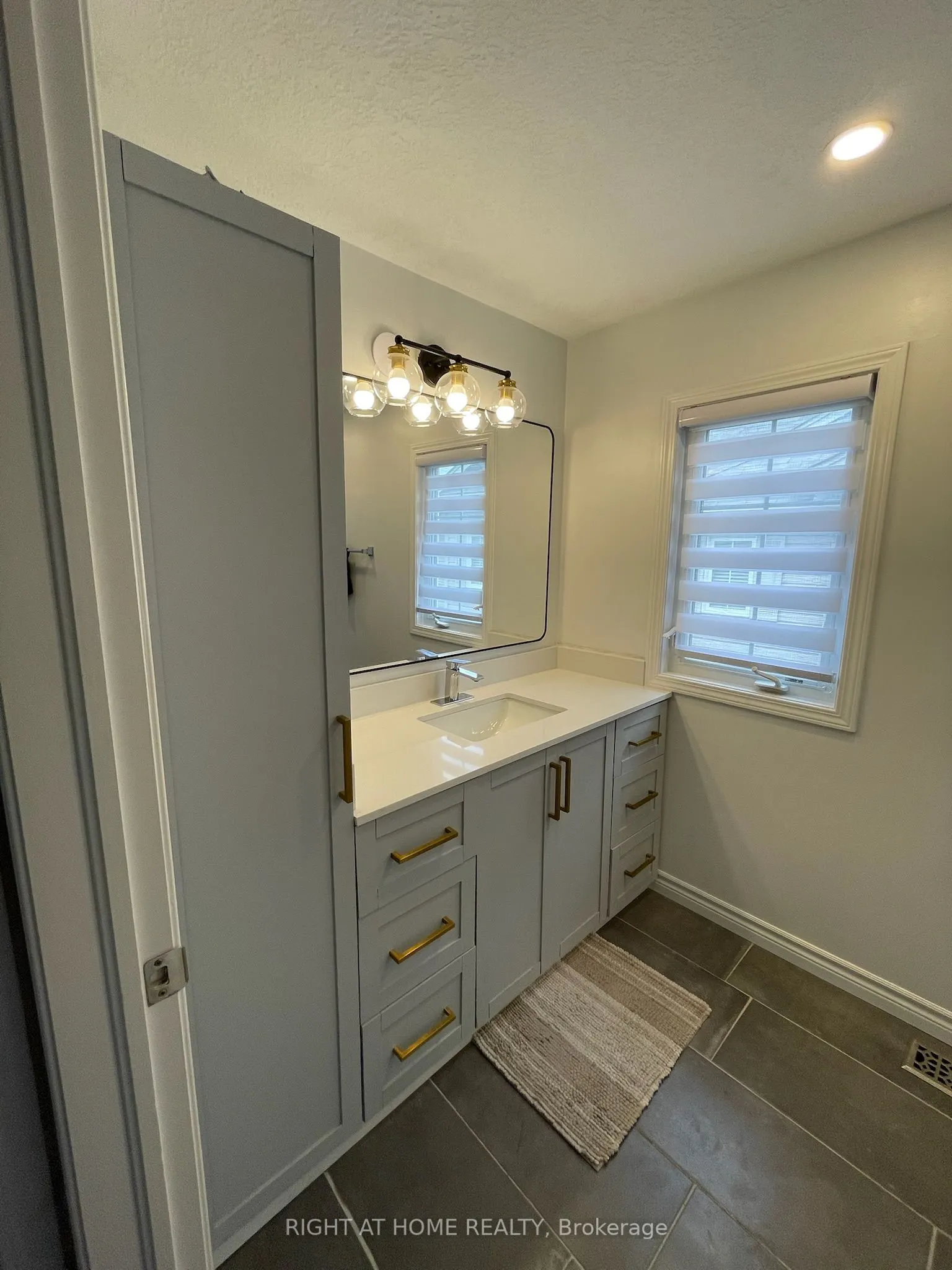 222 Featherstone Crescent