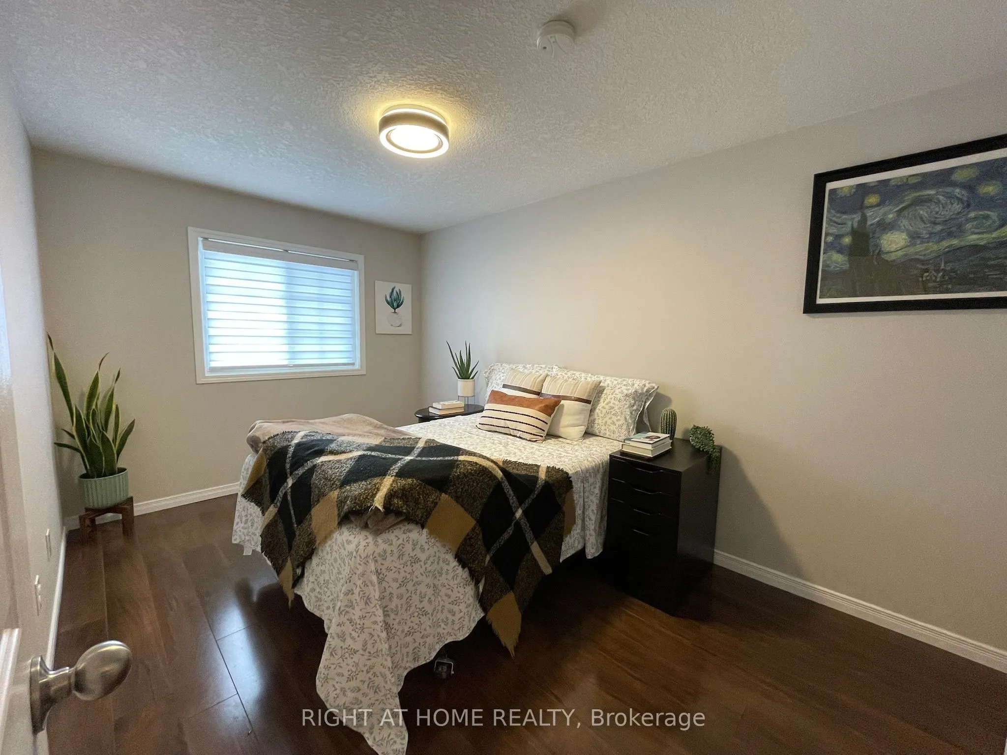 222 Featherstone Crescent