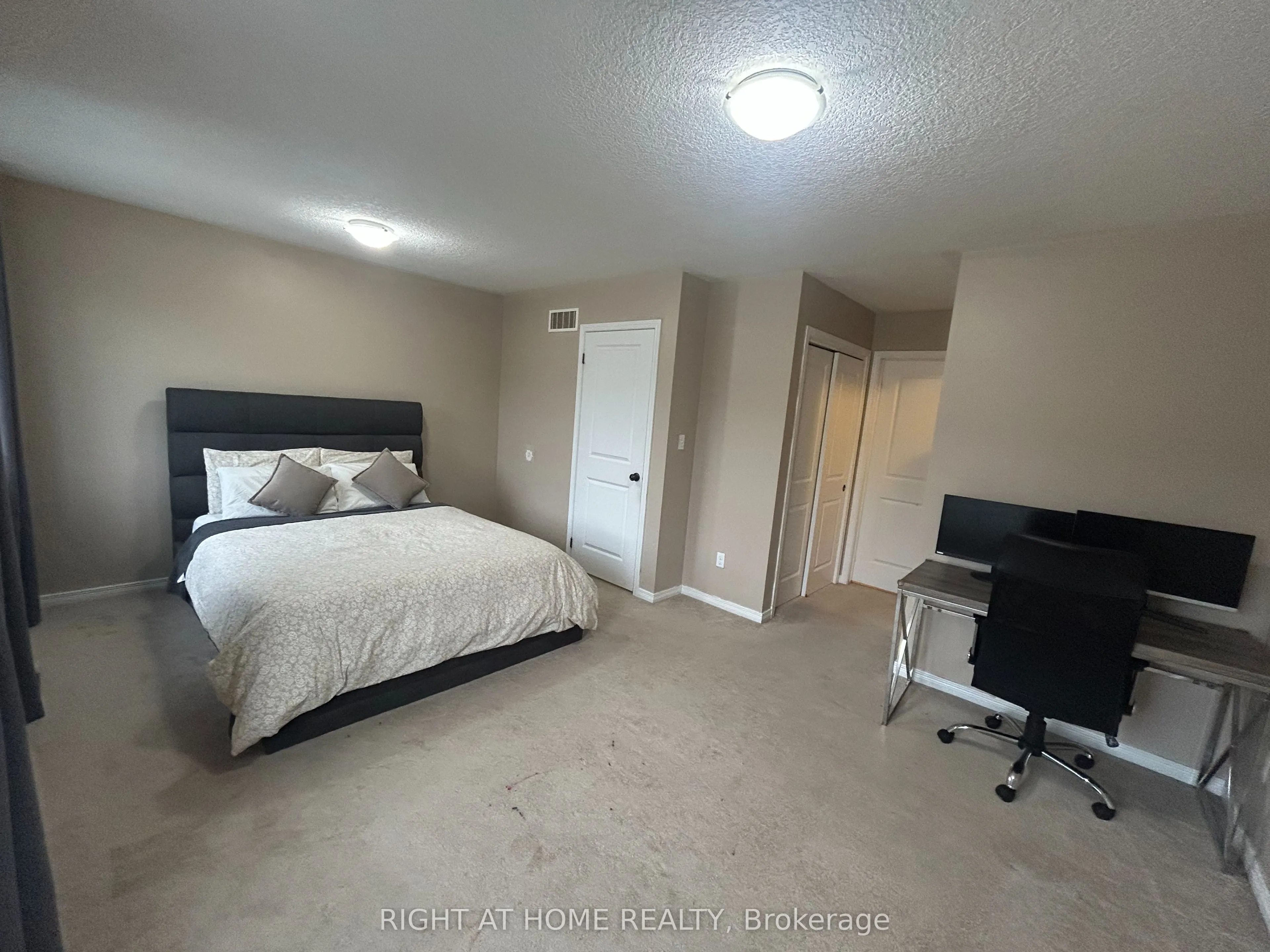 972 Zeller Crescent