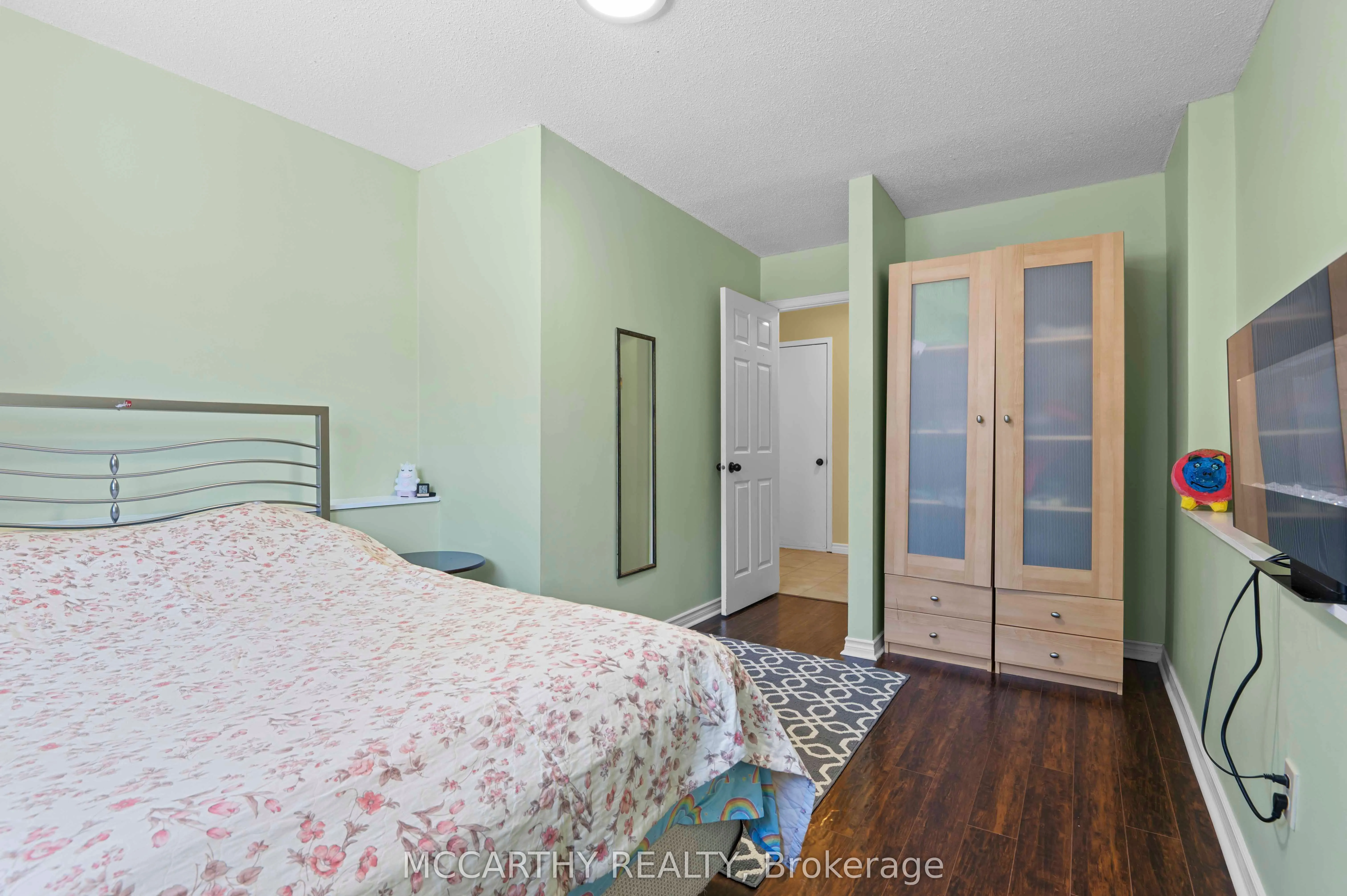 300 Shelburne Place