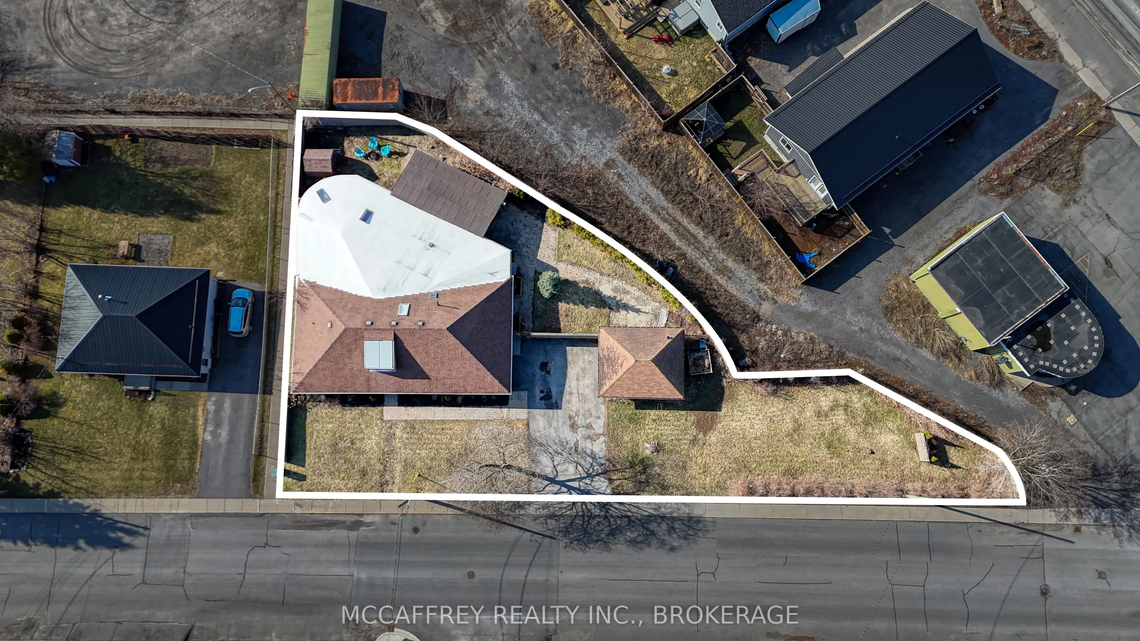 137 Thomas Street W