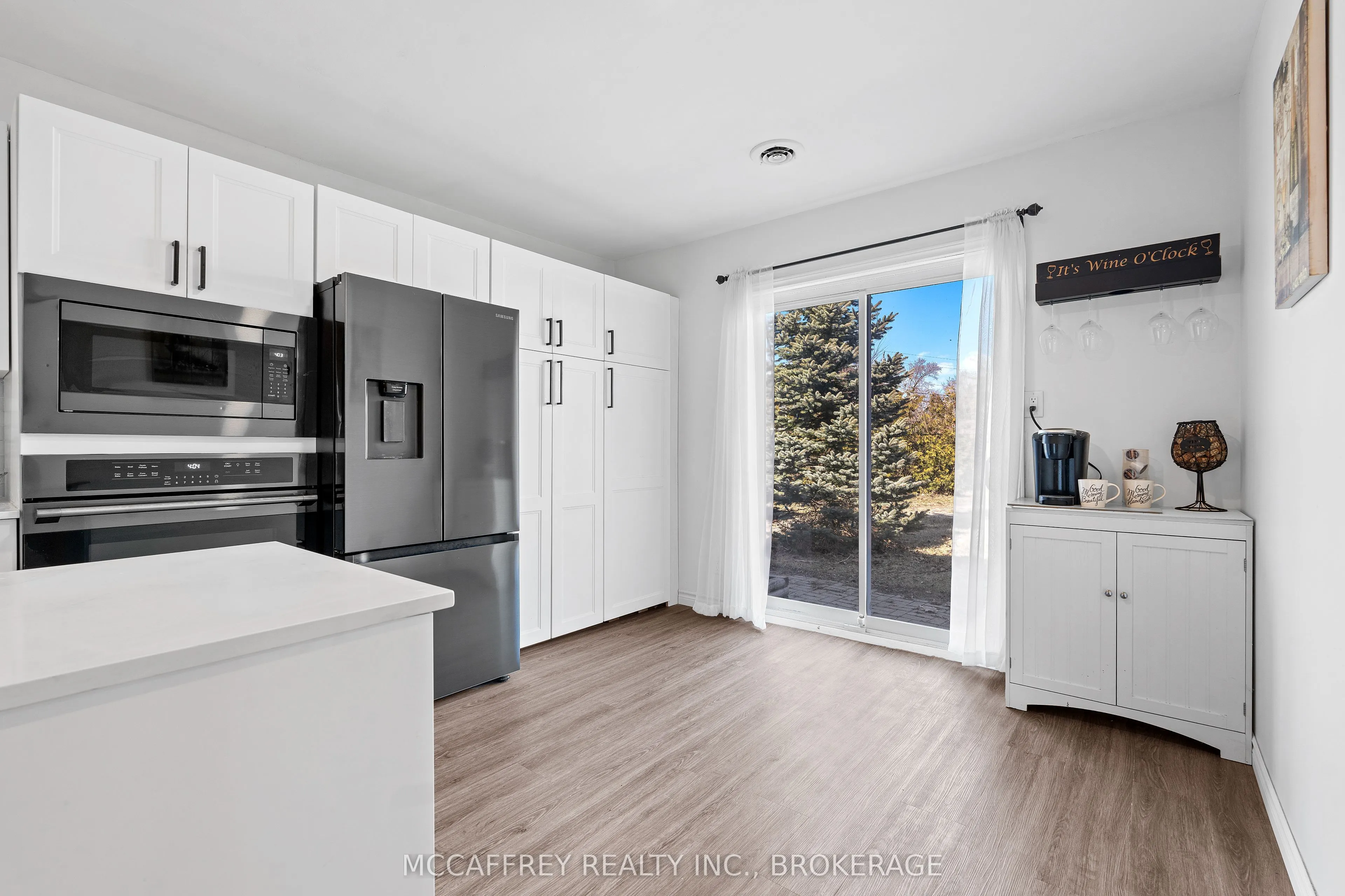137 Thomas Street W