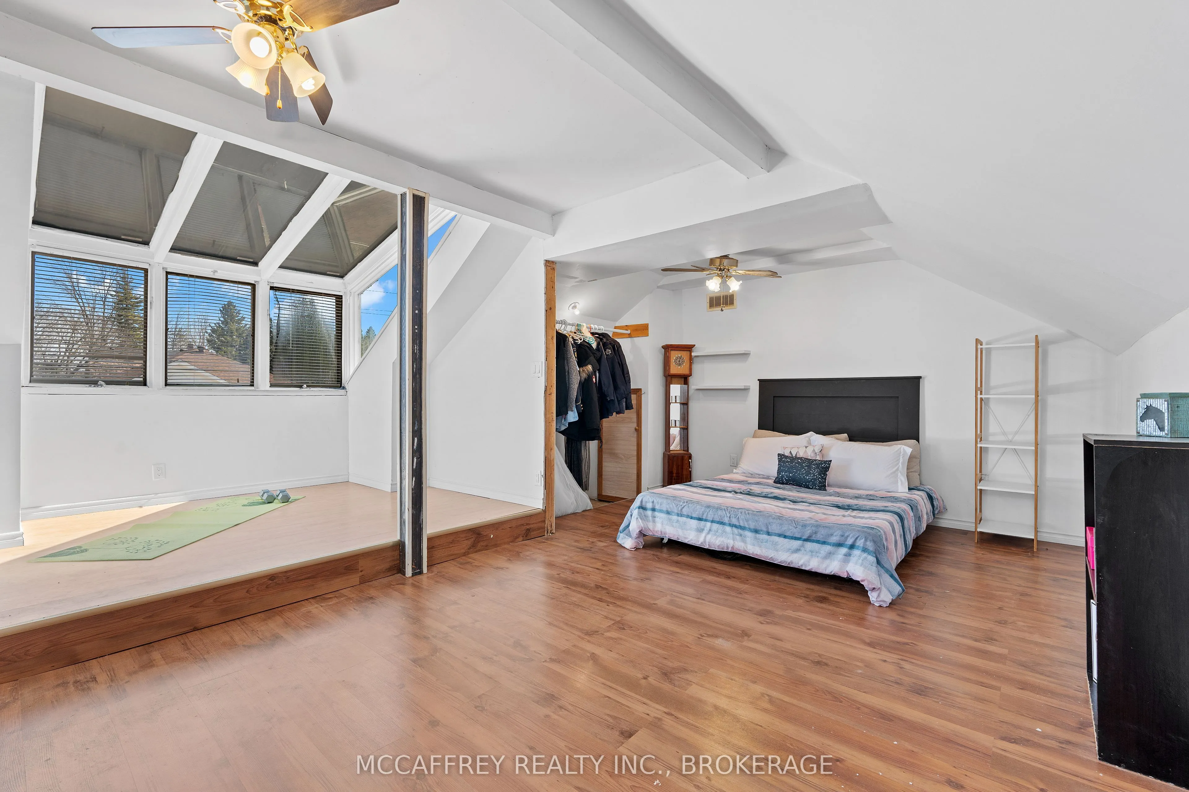 137 Thomas Street W