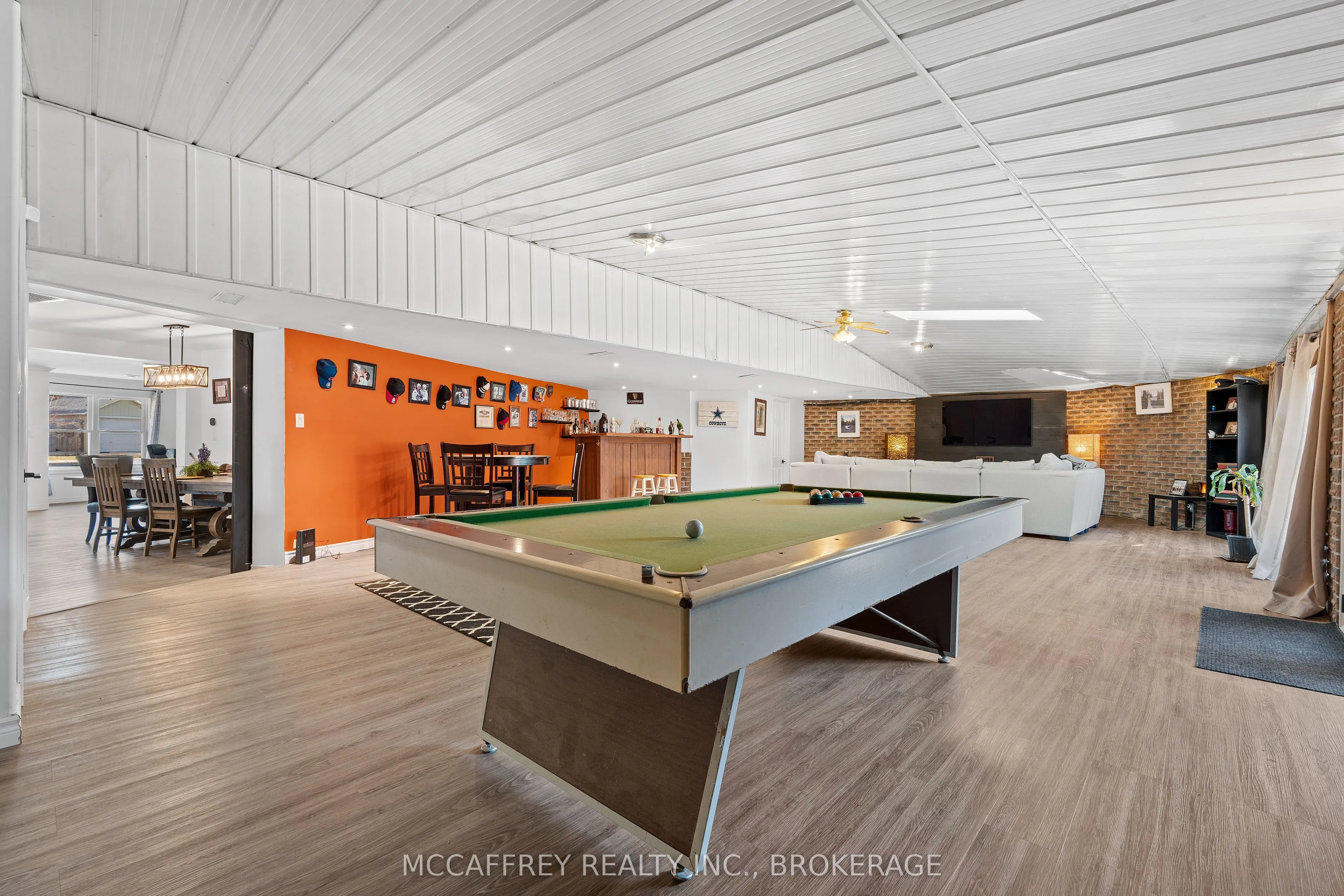 137 Thomas Street W