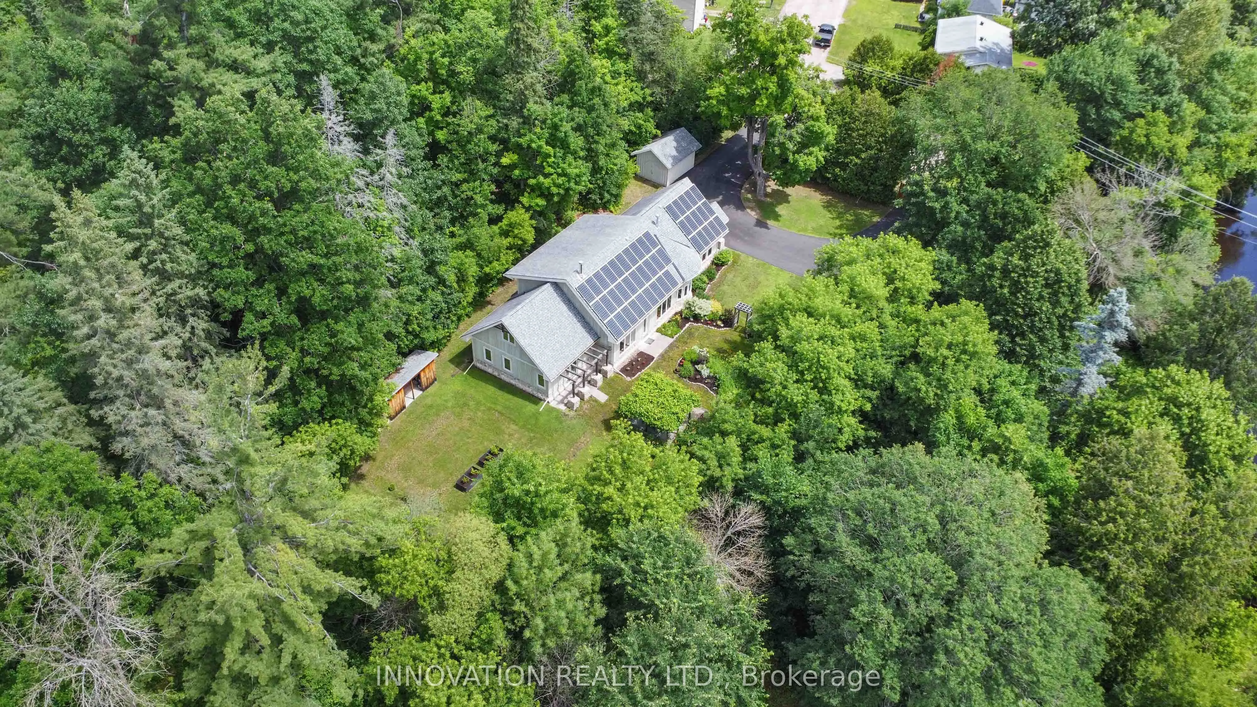 698 MOFFAT Street