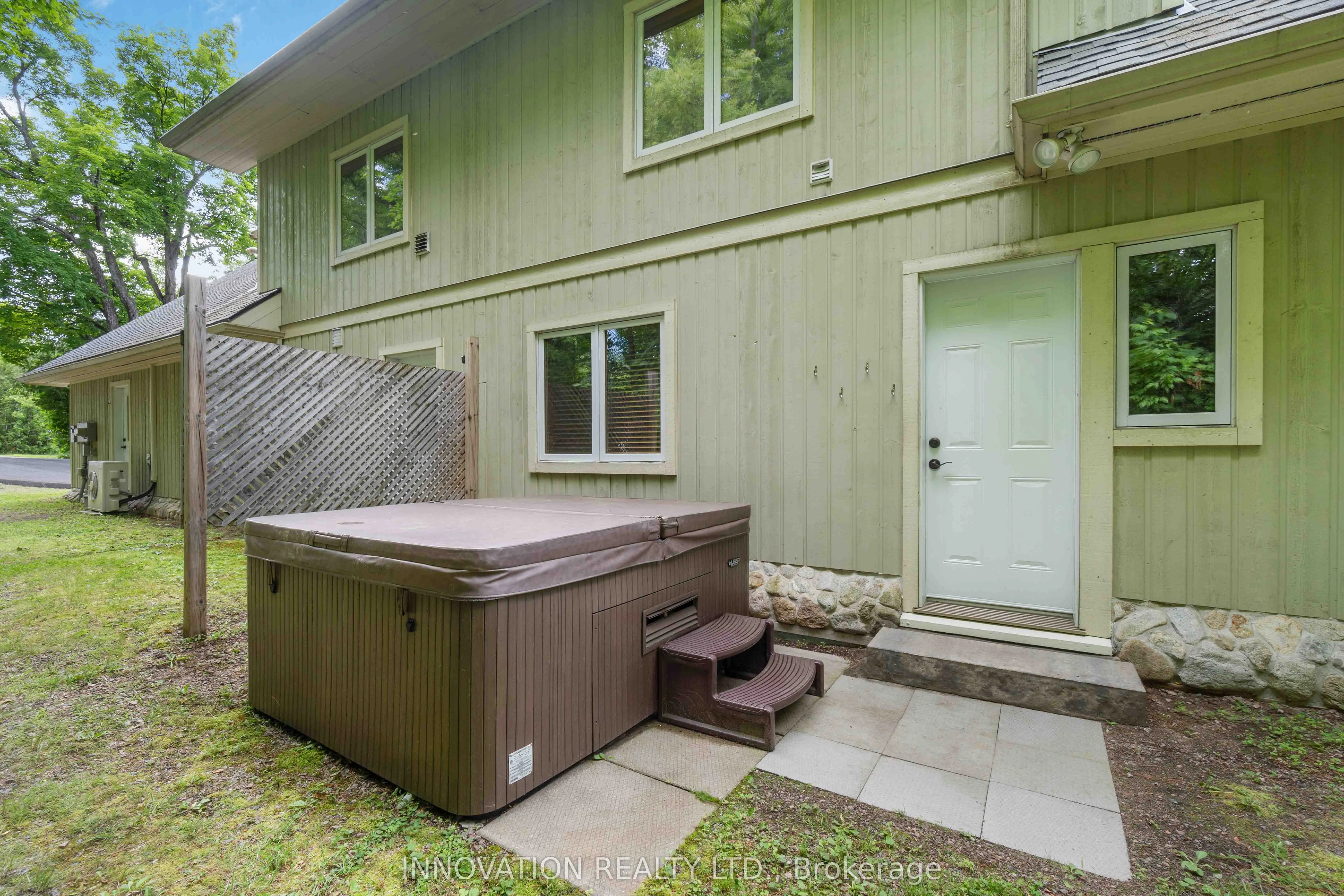 698 MOFFAT Street