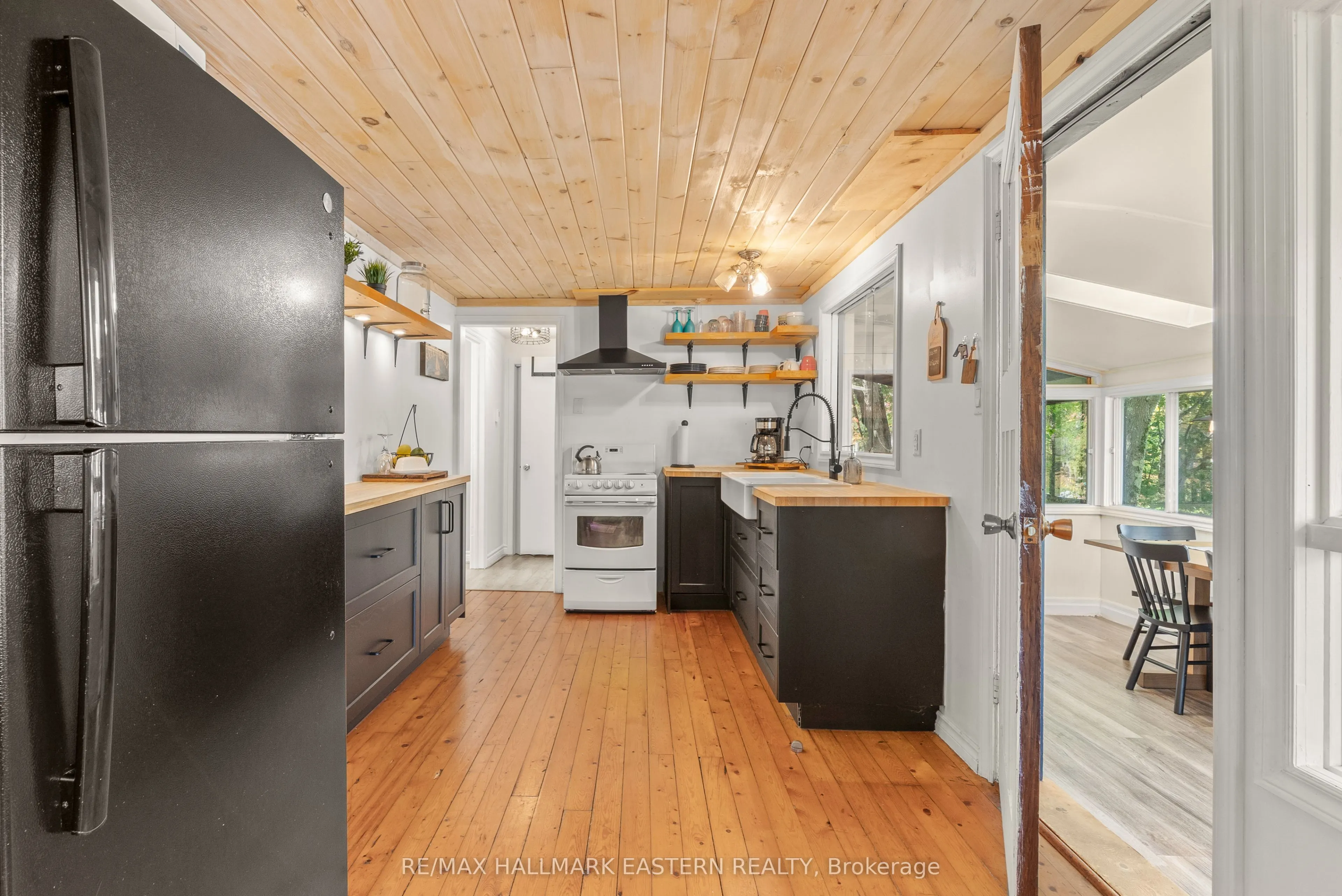 2335 Lakeside Road
