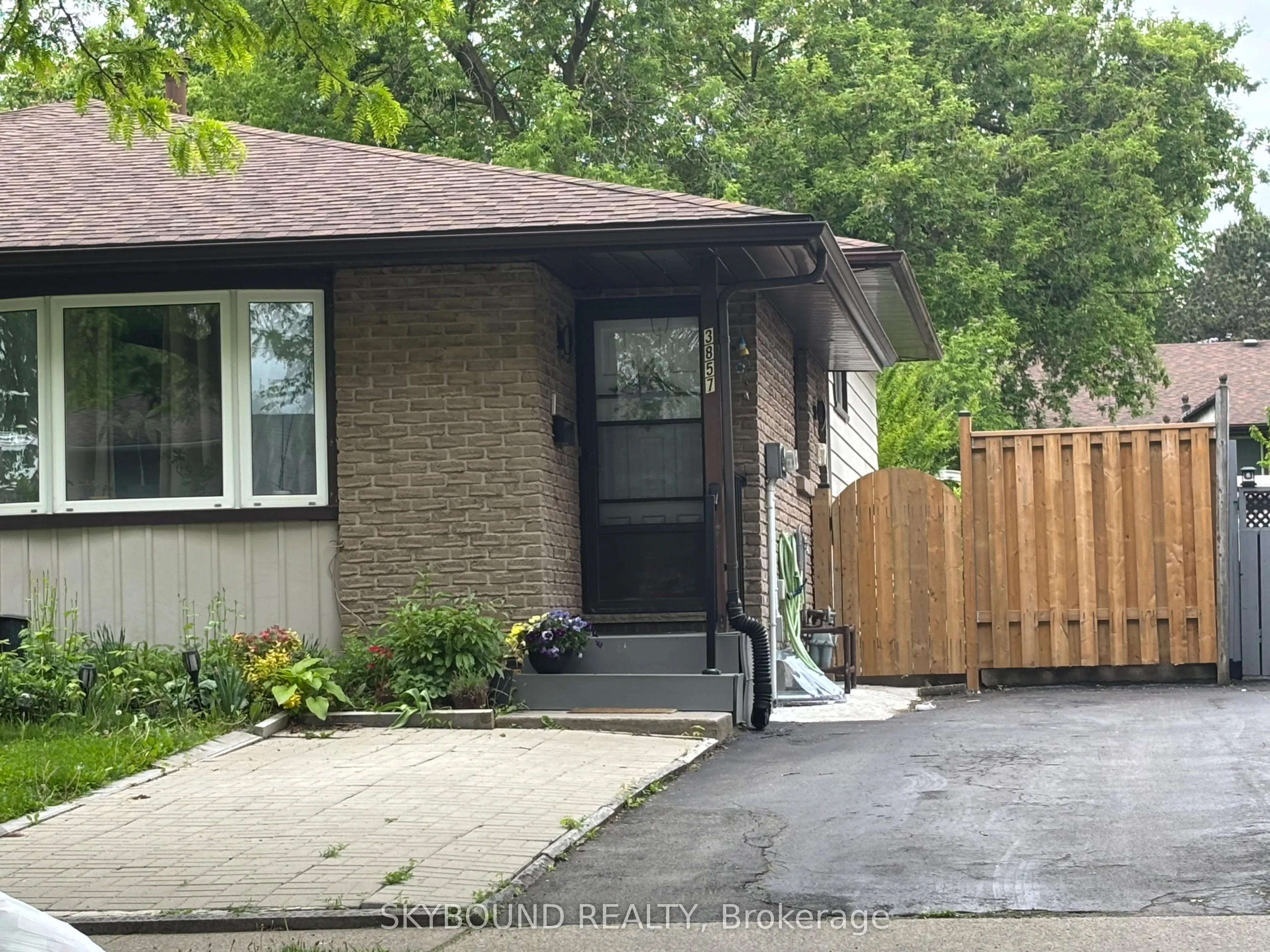 3857 Panama Court, #Upper unit,