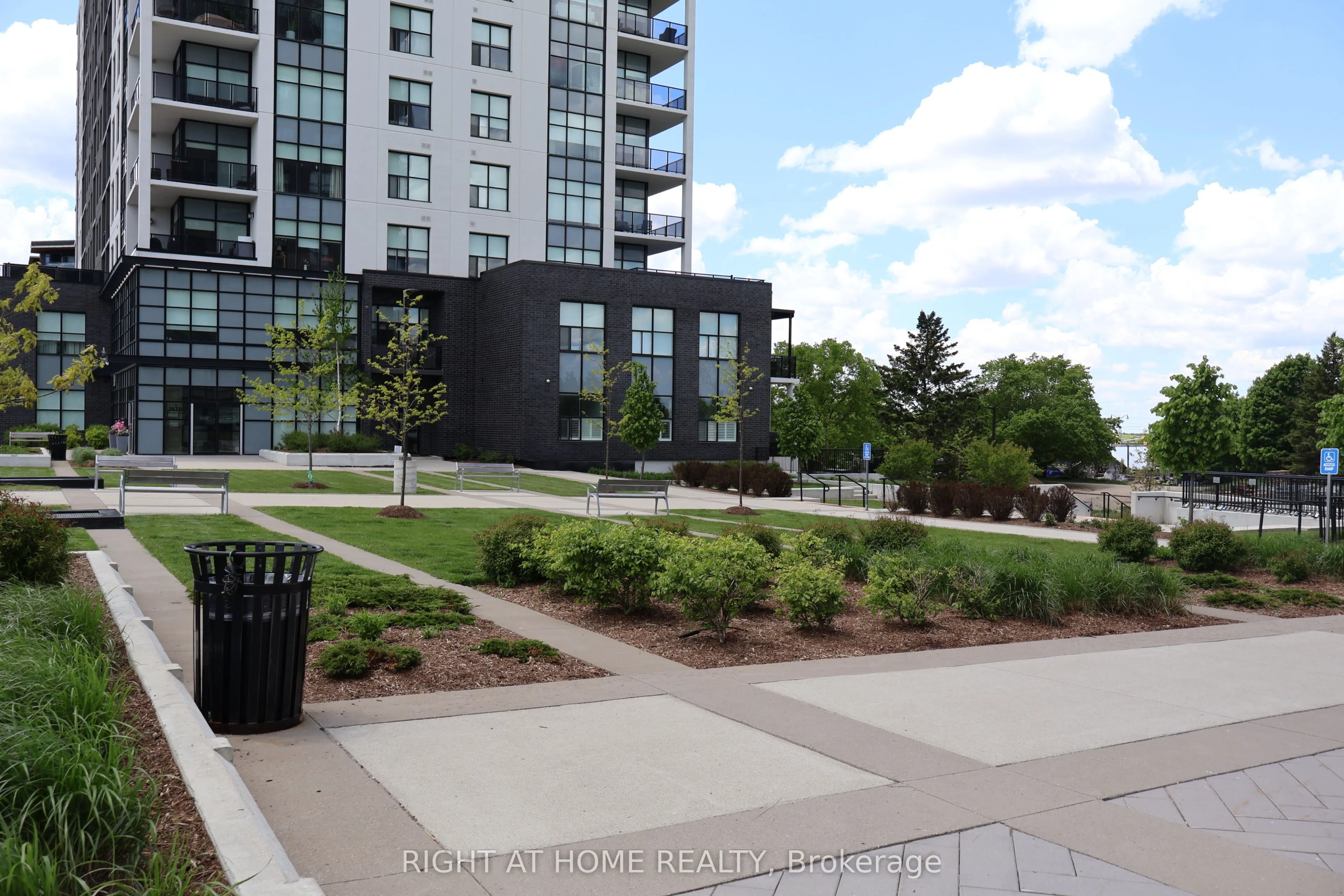 1880 Gordon Street, #1006