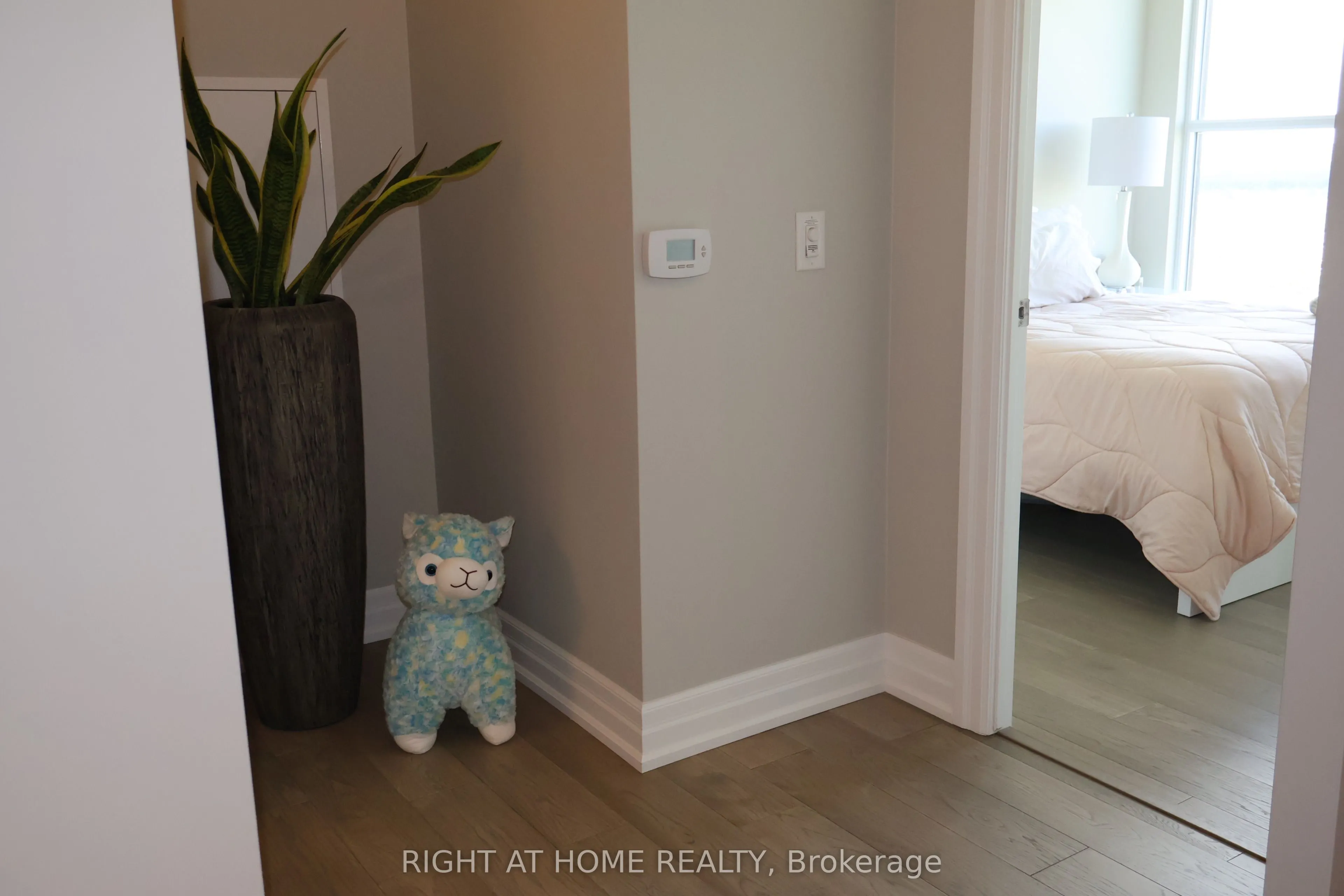 1880 Gordon Street, #1006