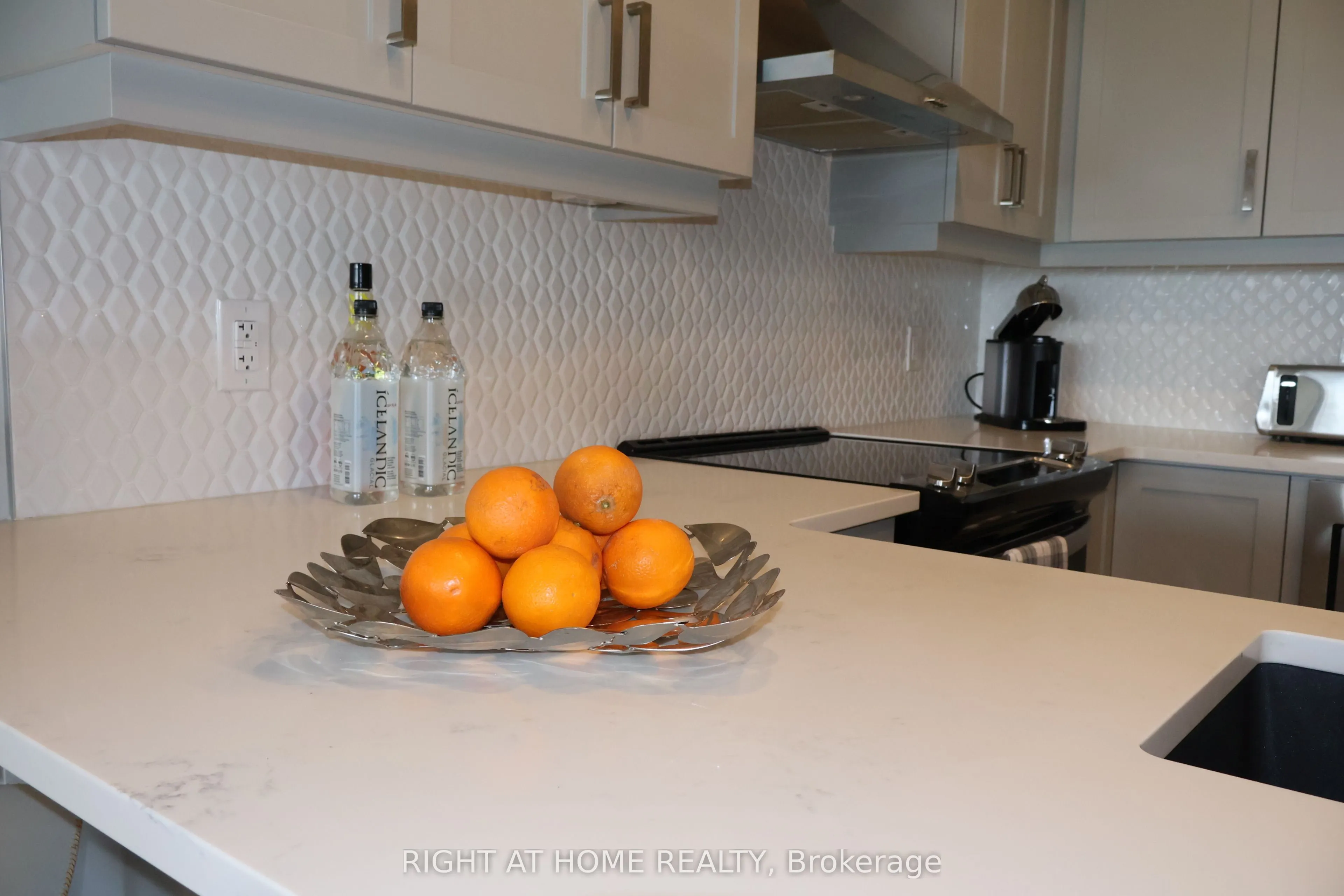 1880 Gordon Street, #1006