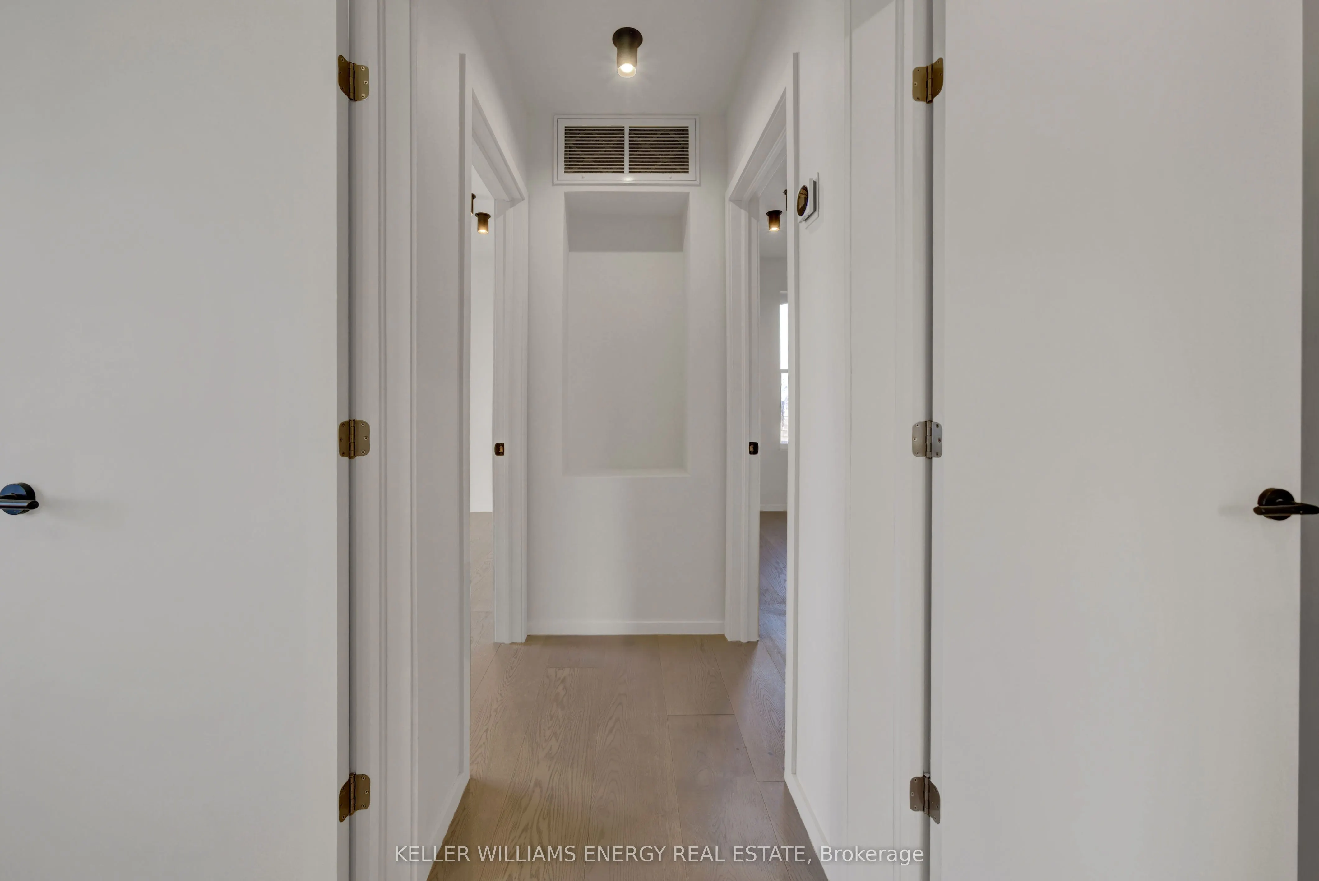 368 Picton Main Street N