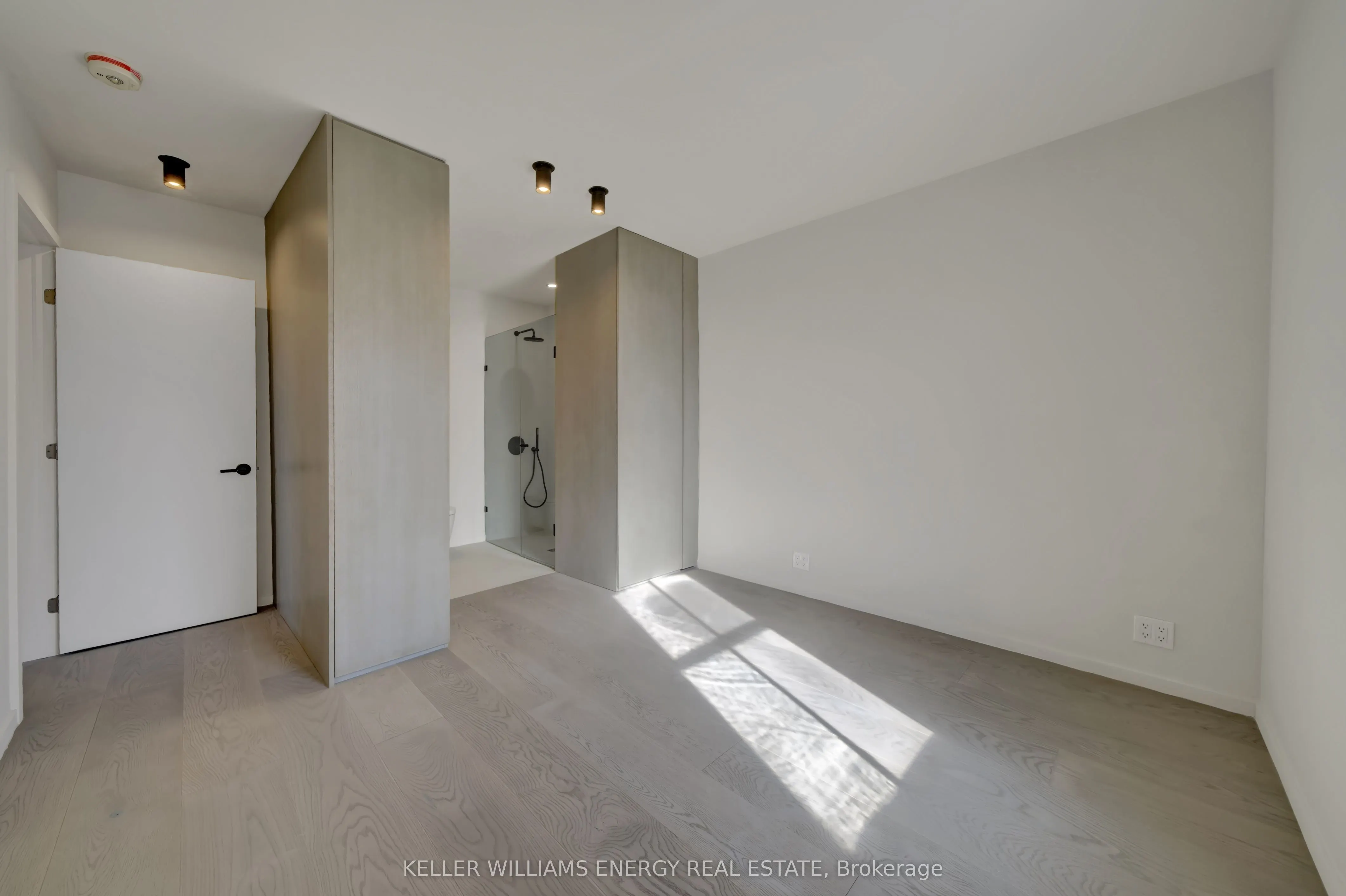 368 Picton Main Street N