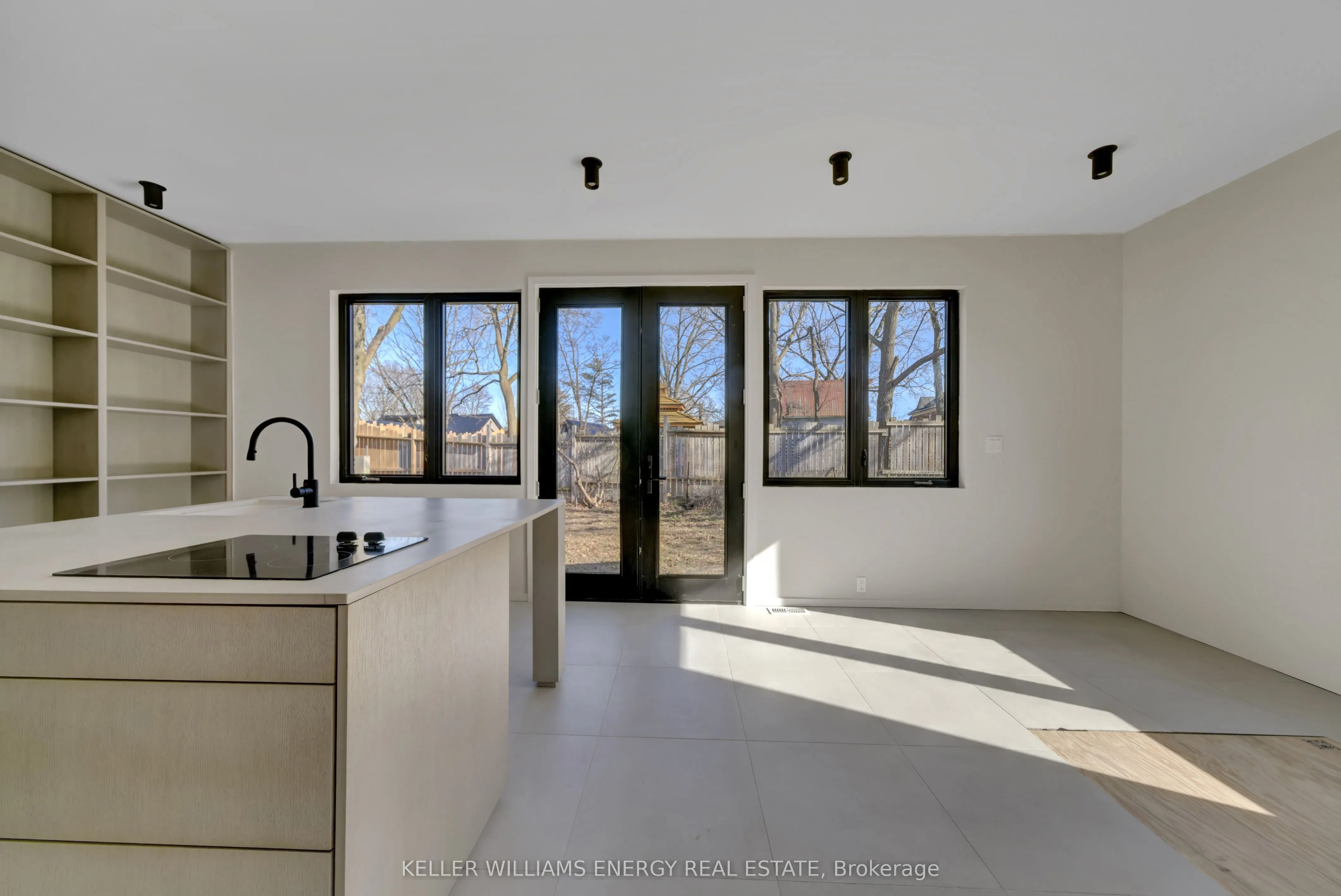 368 Picton Main Street N