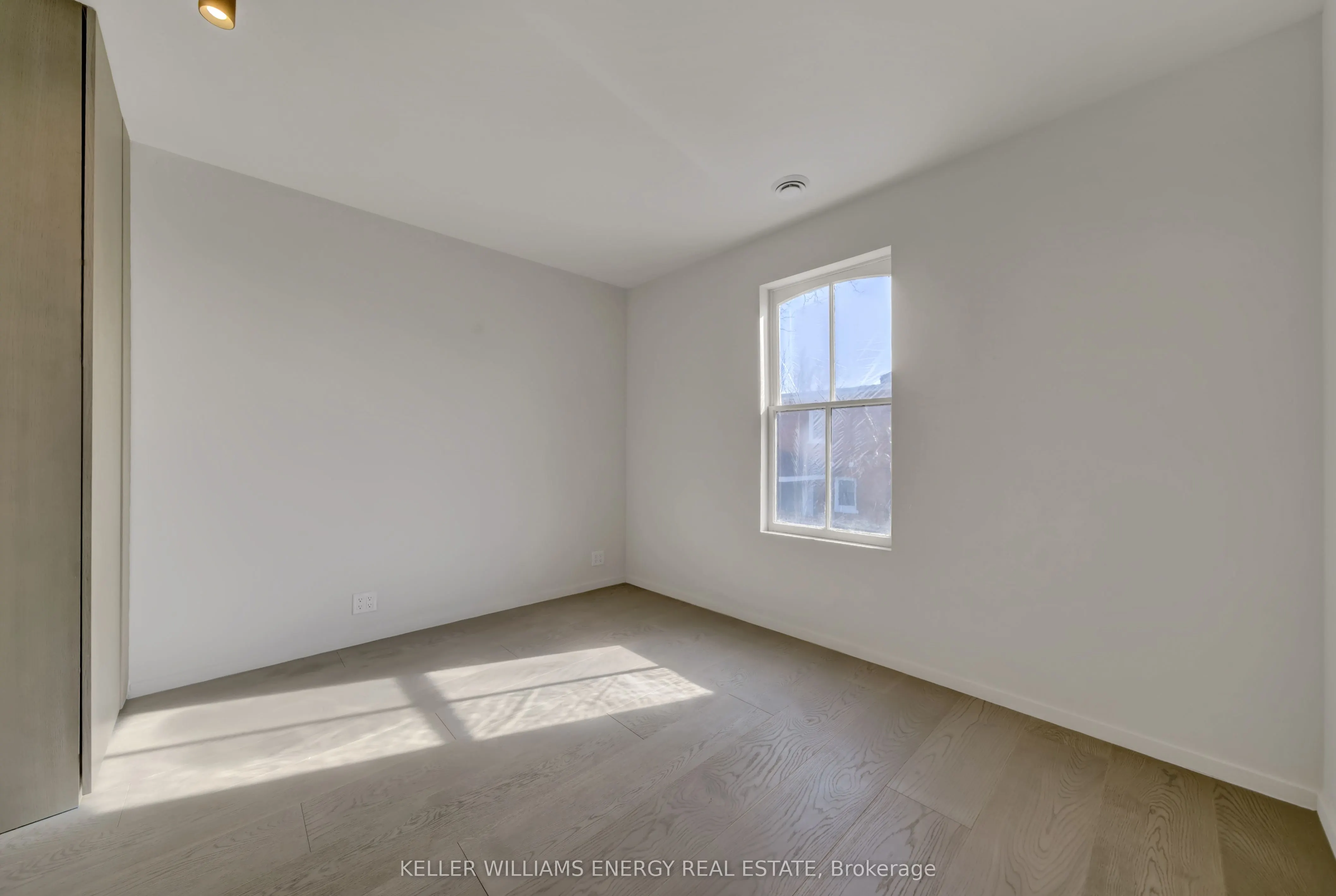 368 Picton Main Street N