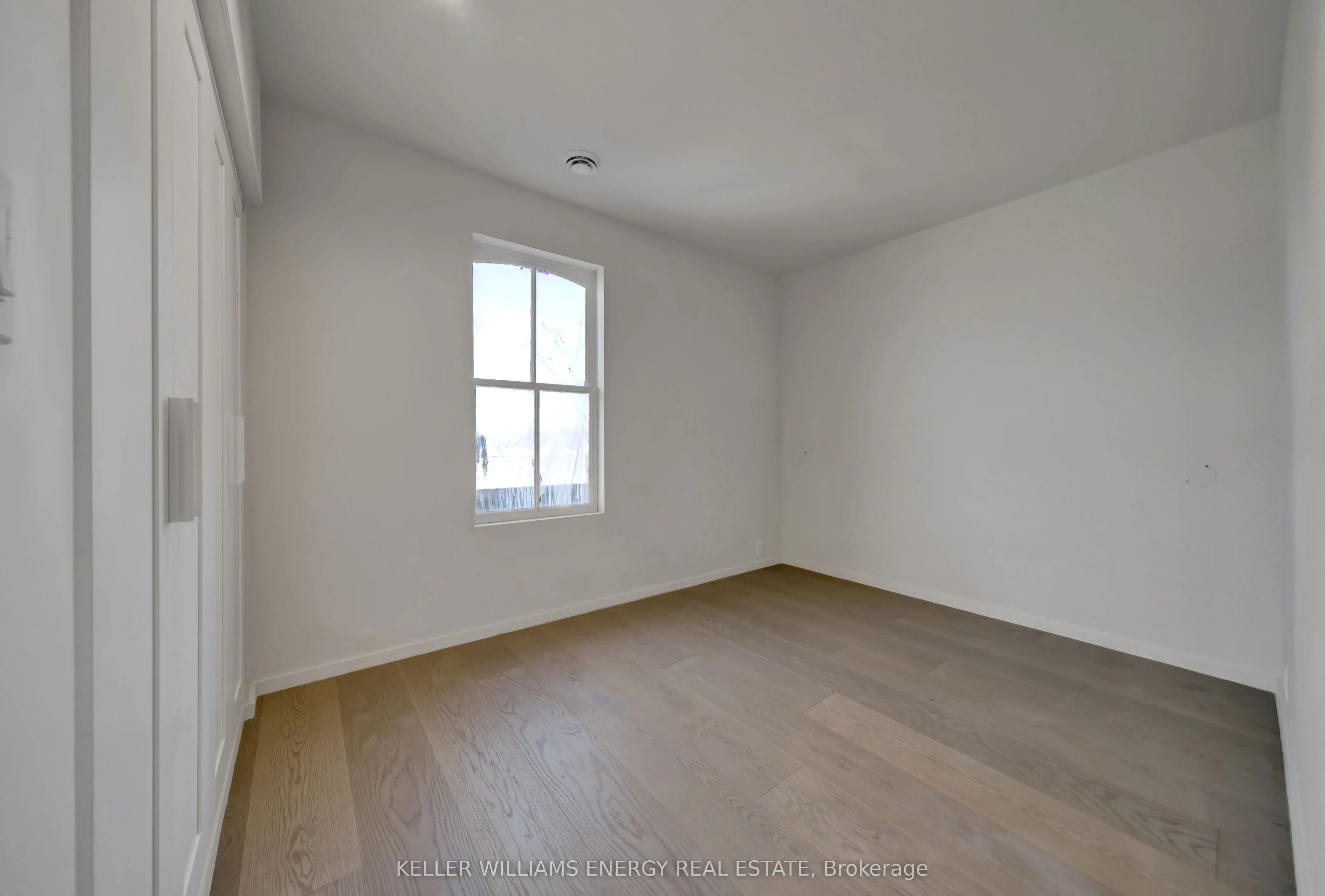 368 Picton Main Street N